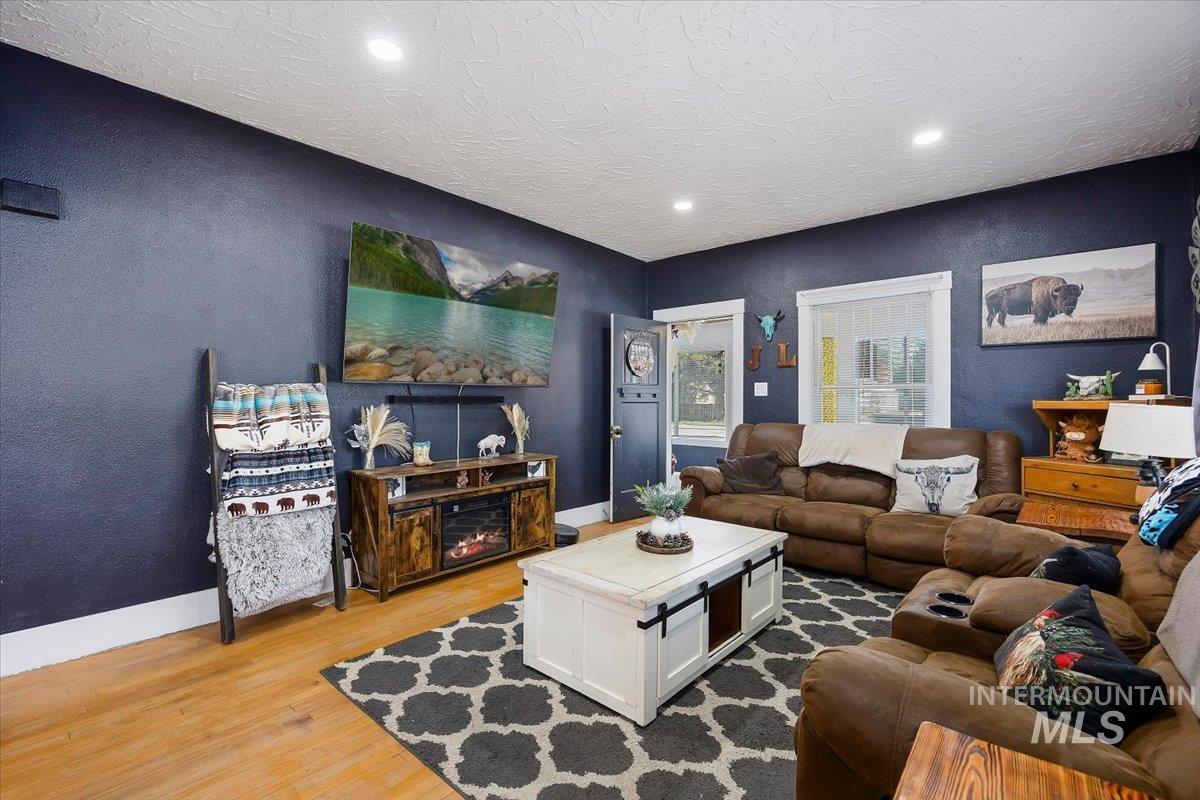 1141 Main St, Gooding, Idaho 83330, 3 Bedrooms, 1.5 Bathrooms, Residential For Sale, Price $299,999, 98981180