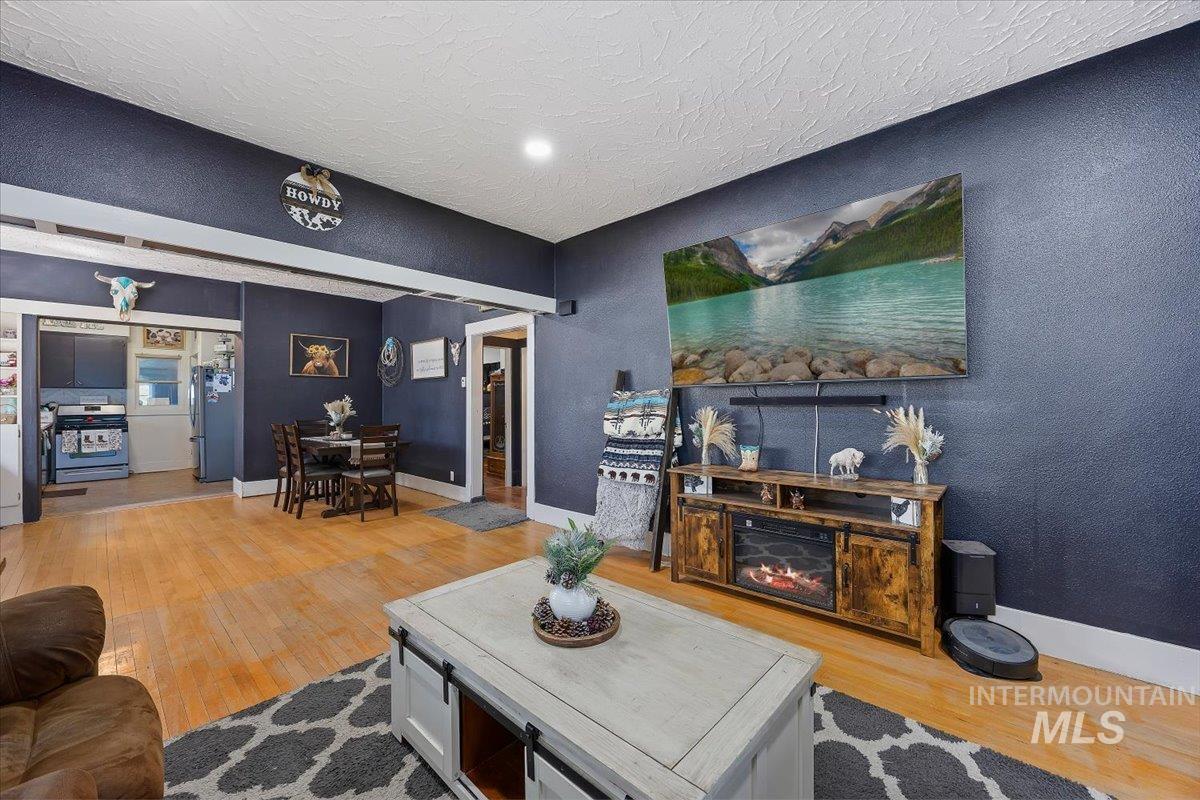 1141 Main St, Gooding, Idaho 83330, 3 Bedrooms, 1.5 Bathrooms, Residential For Sale, Price $299,999, 98981180