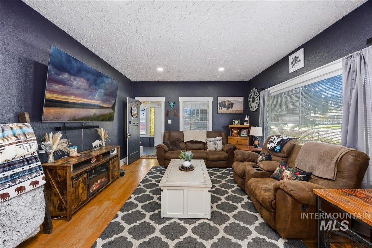 1141 Main St, Gooding, Idaho 83330, 3 Bedrooms, 1.5 Bathrooms, Residential For Sale, Price $299,999, 98981180