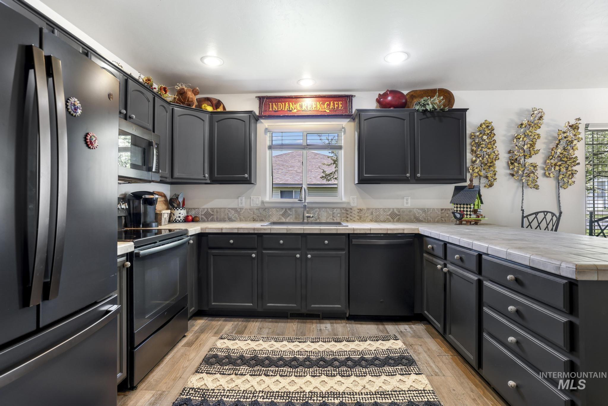 2515 Whispering Pine Dr, Twin Falls, Idaho 83301, 2 Bedrooms, 2 Bathrooms, Residential For Sale, Price $349,000, 98981181