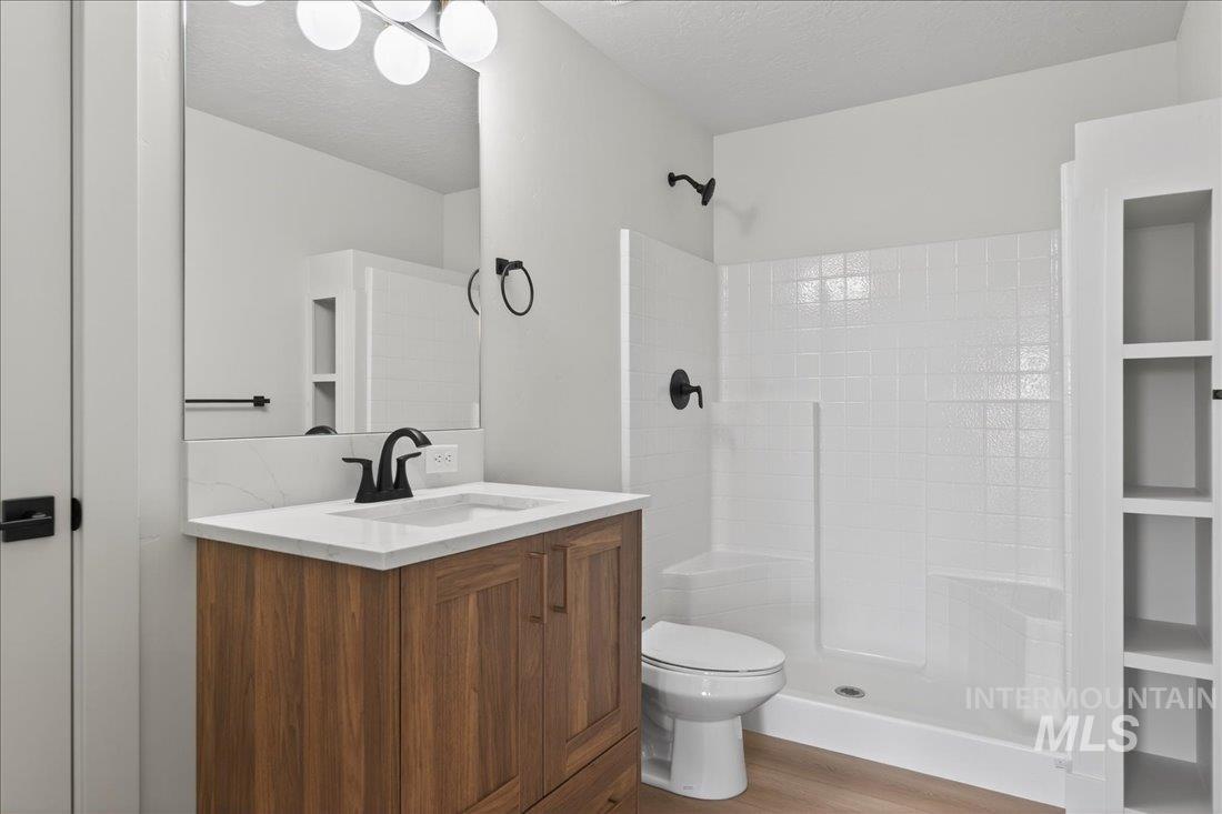 6518 W Flathead Lake St, Eagle, Idaho 83616, 4 Bedrooms, 3 Bathrooms, Residential For Sale, Price $999,000, 98981186