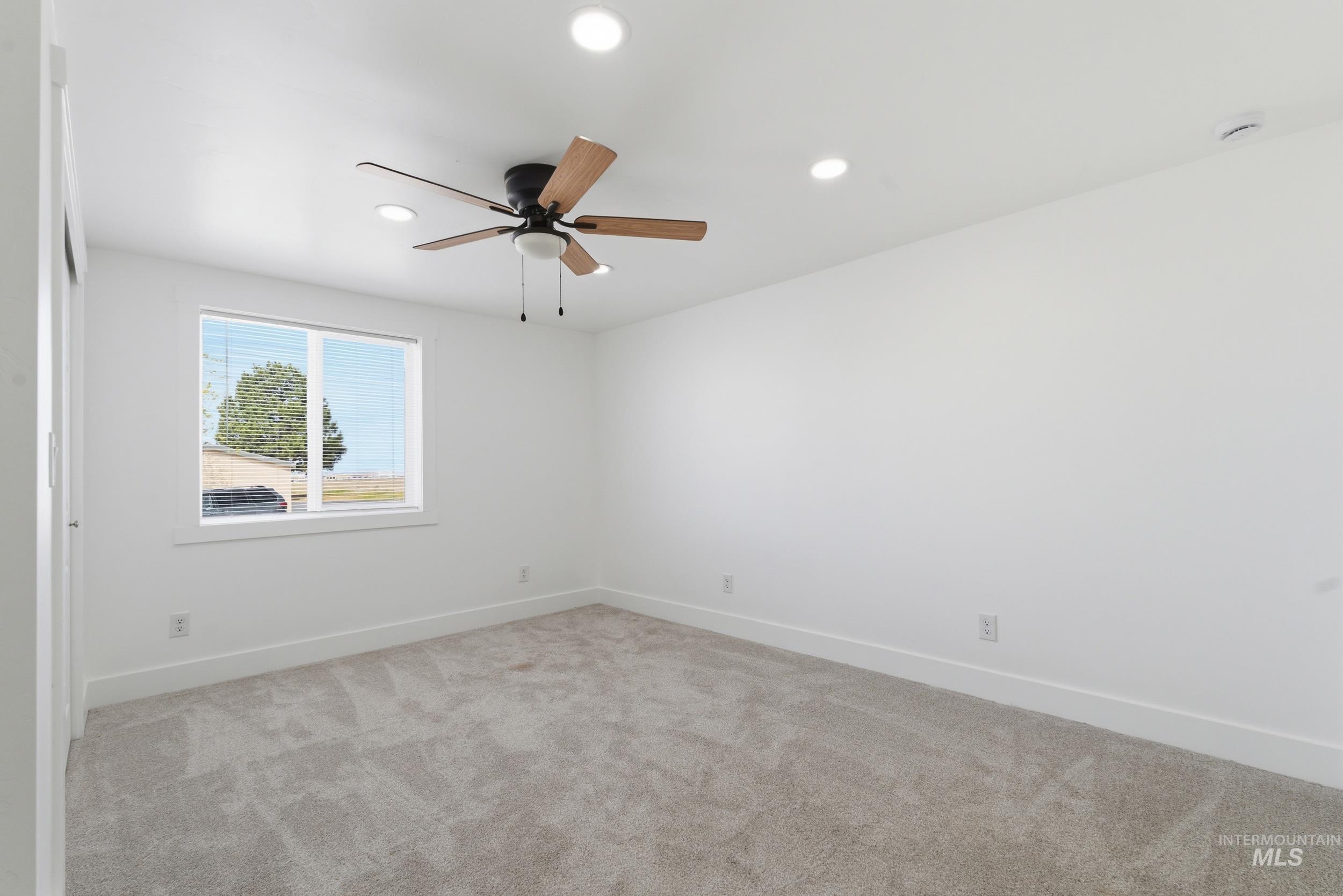 8279 Blue Ridge Ln, Boise, Idaho 83716, 3 Bedrooms, 2 Bathrooms, Residential For Sale, Price $180,000, 98981191