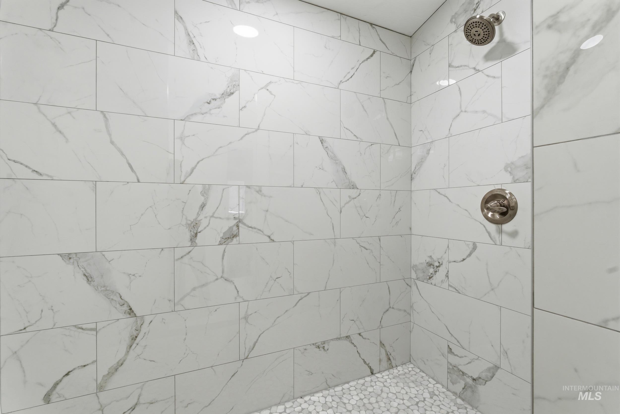 8279 Blue Ridge Ln, Boise, Idaho 83716, 3 Bedrooms, 2 Bathrooms, Residential For Sale, Price $180,000, 98981191