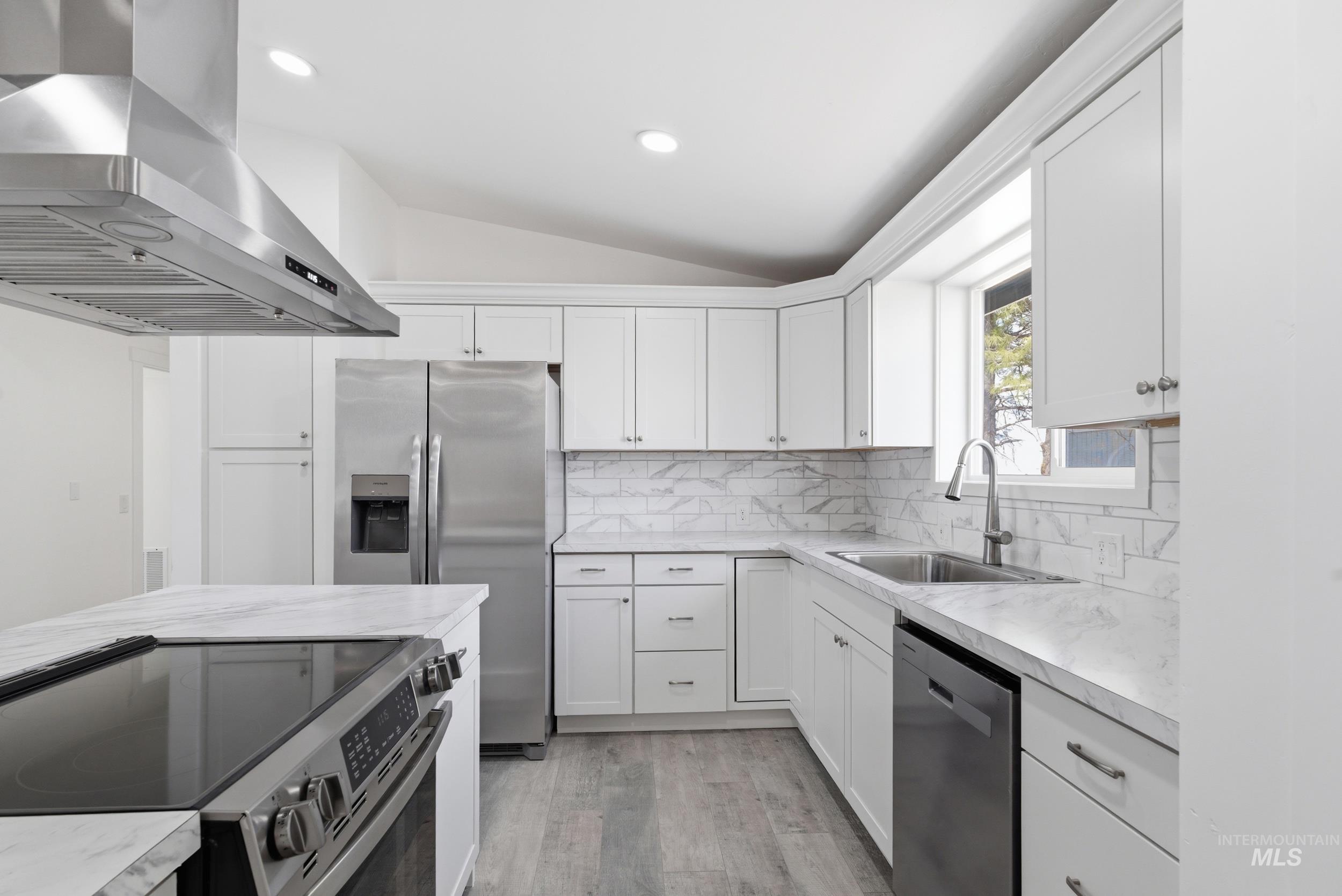 8279 Blue Ridge Ln, Boise, Idaho 83716, 3 Bedrooms, 2 Bathrooms, Residential For Sale, Price $180,000, 98981191