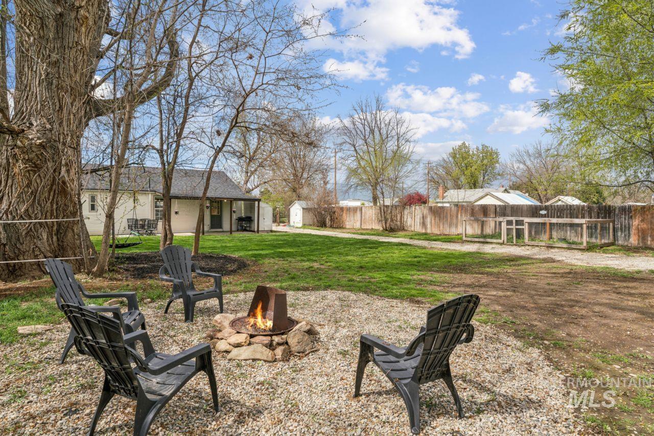 948 S Mill Road, Emmett, Idaho 83617, 2 Bedrooms, 1 Bathroom, Residential For Sale, Price $429,900, 98981196