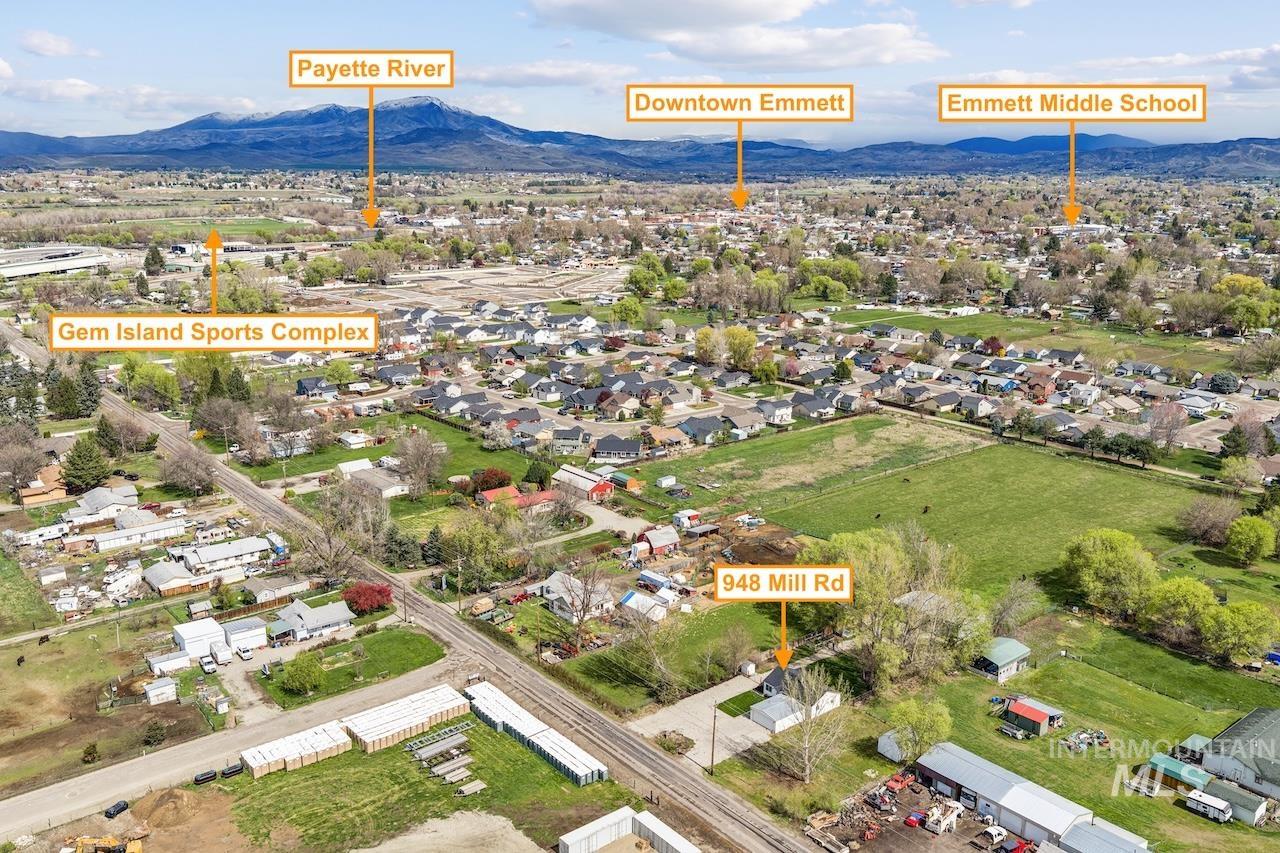 948 S Mill Road, Emmett, Idaho 83617, 2 Bedrooms, 1 Bathroom, Residential For Sale, Price $429,900, 98981196