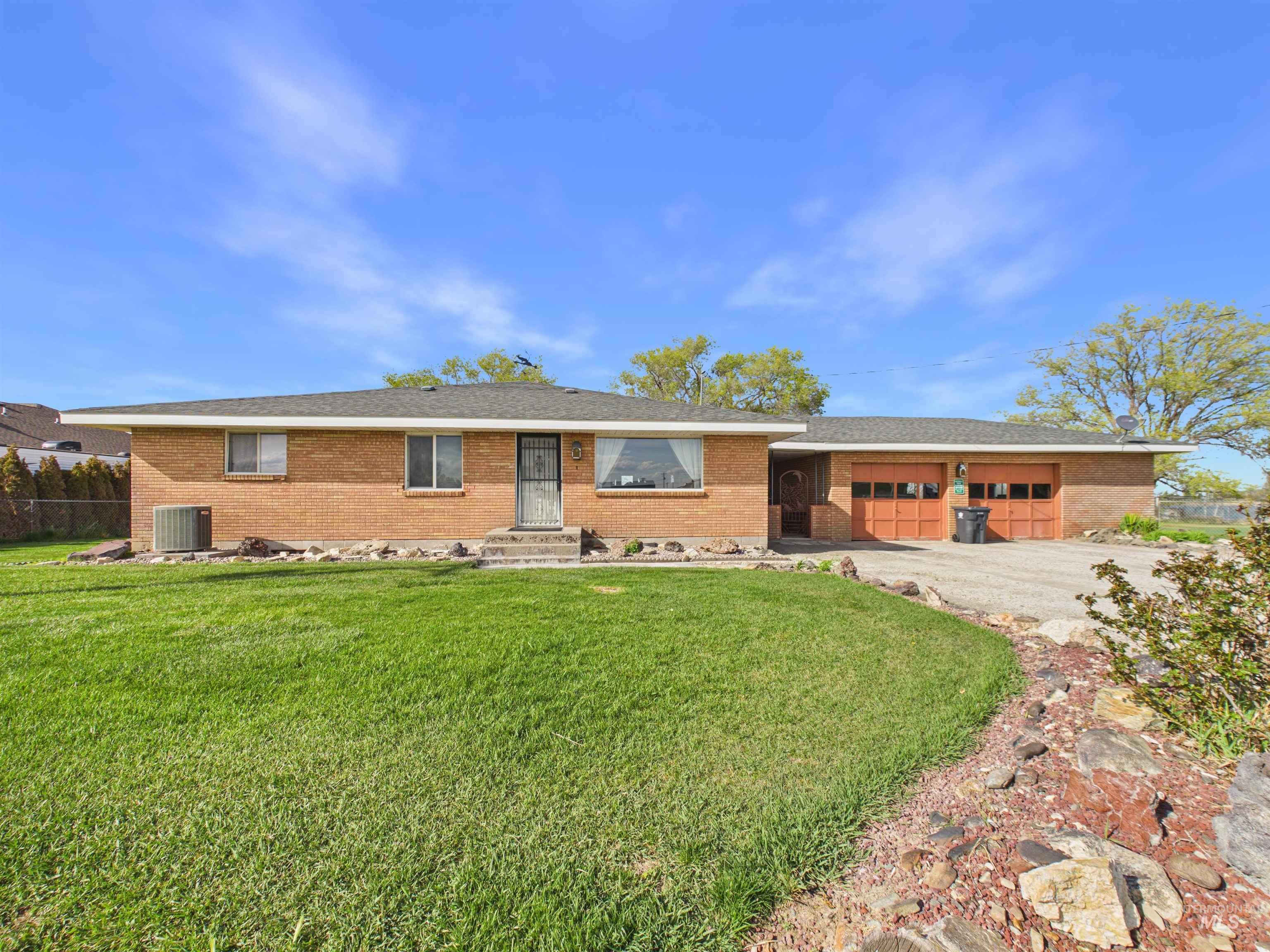 400 W 90 N, Burley, Idaho 83318, 2 Bedrooms, 2.5 Bathrooms, Residential For Sale, Price $715,000, 98981199