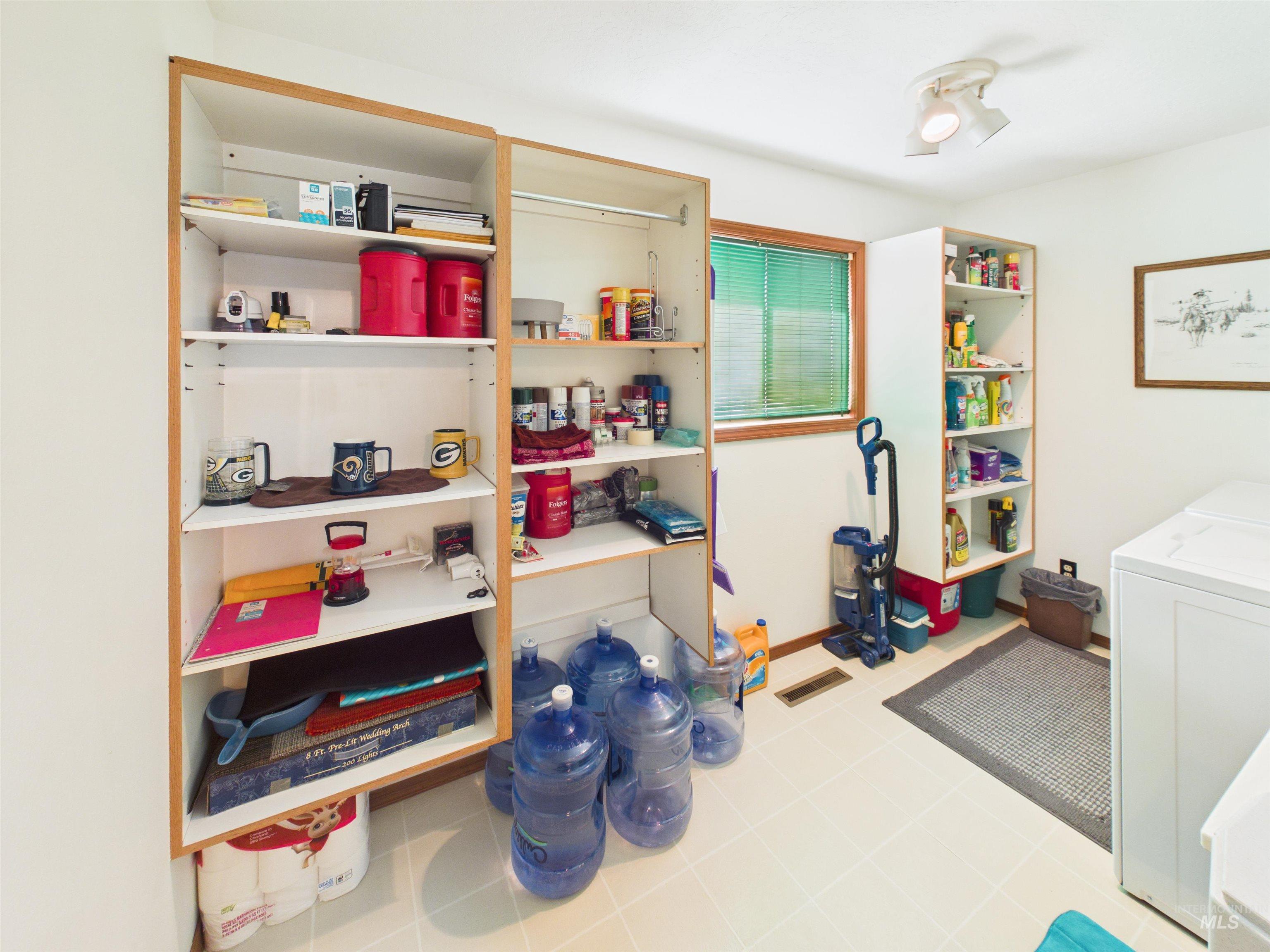 400 W 90 N, Burley, Idaho 83318, 2 Bedrooms, 2.5 Bathrooms, Residential For Sale, Price $715,000, 98981199