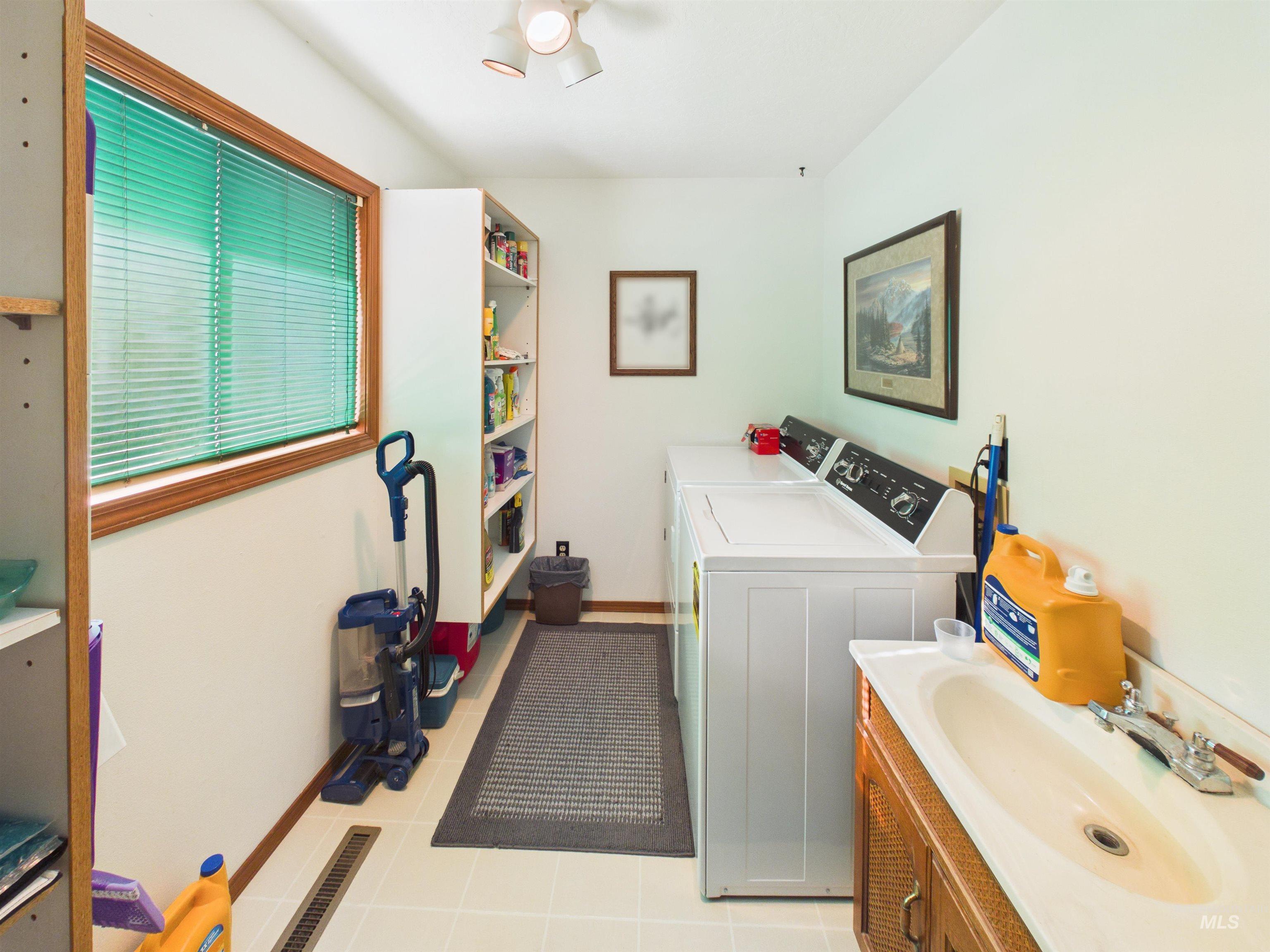 400 W 90 N, Burley, Idaho 83318, 2 Bedrooms, 2.5 Bathrooms, Residential For Sale, Price $715,000, 98981199