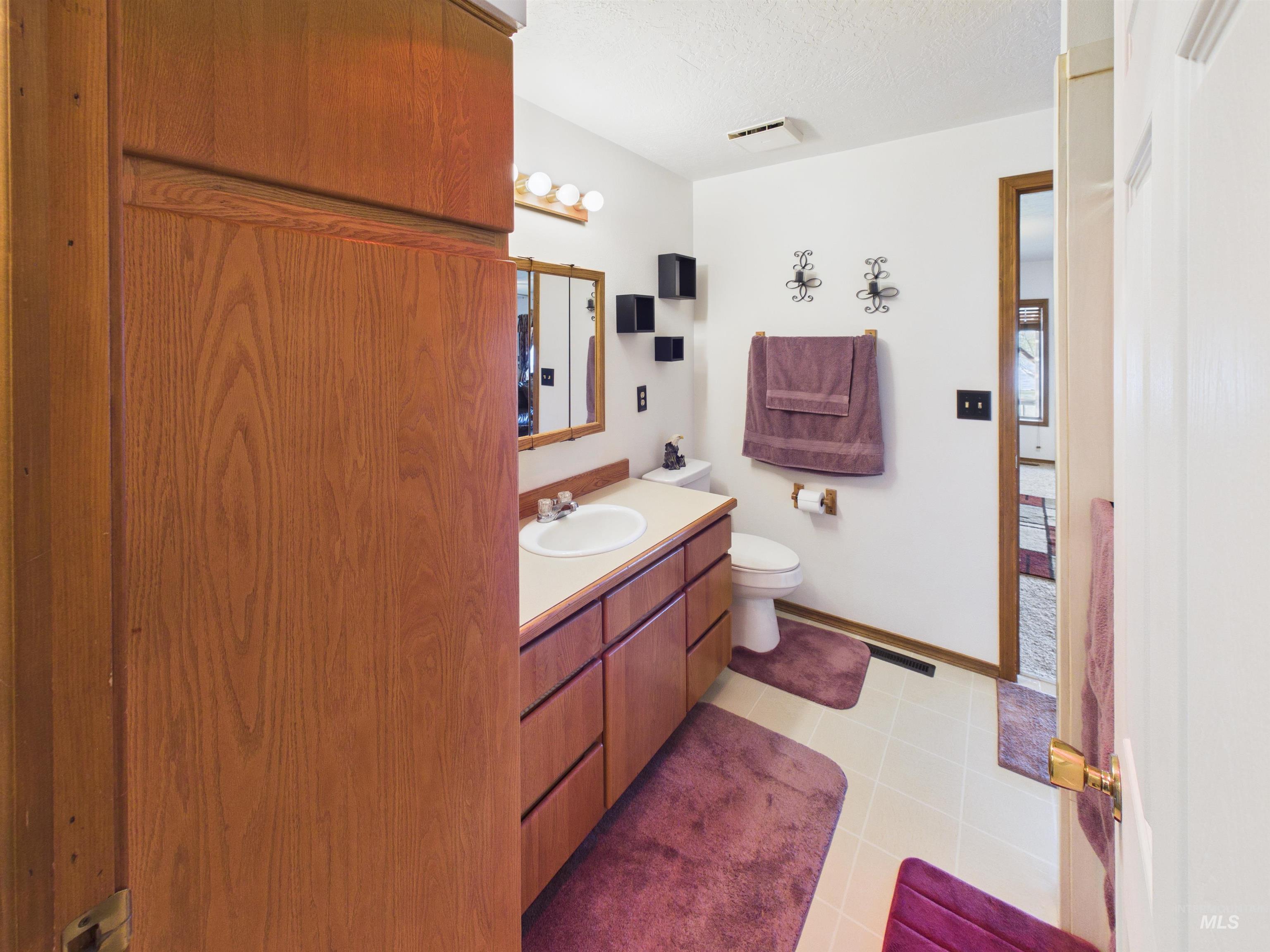 400 W 90 N, Burley, Idaho 83318, 2 Bedrooms, 2.5 Bathrooms, Residential For Sale, Price $715,000, 98981199