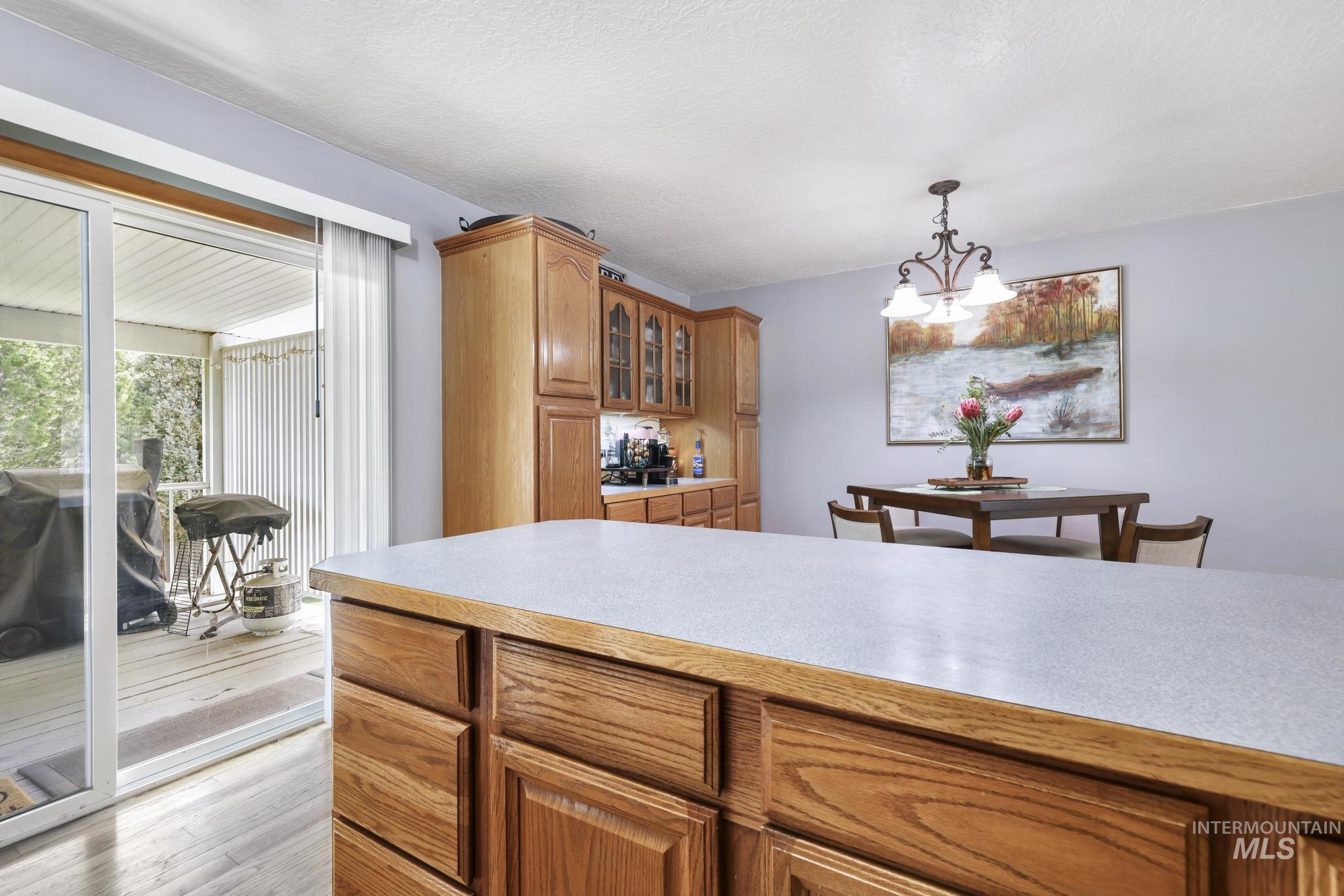 998 N Locust, Twin Falls, Idaho 83301, 4 Bedrooms, 2 Bathrooms, Residential For Sale, Price $385,000, 98981214