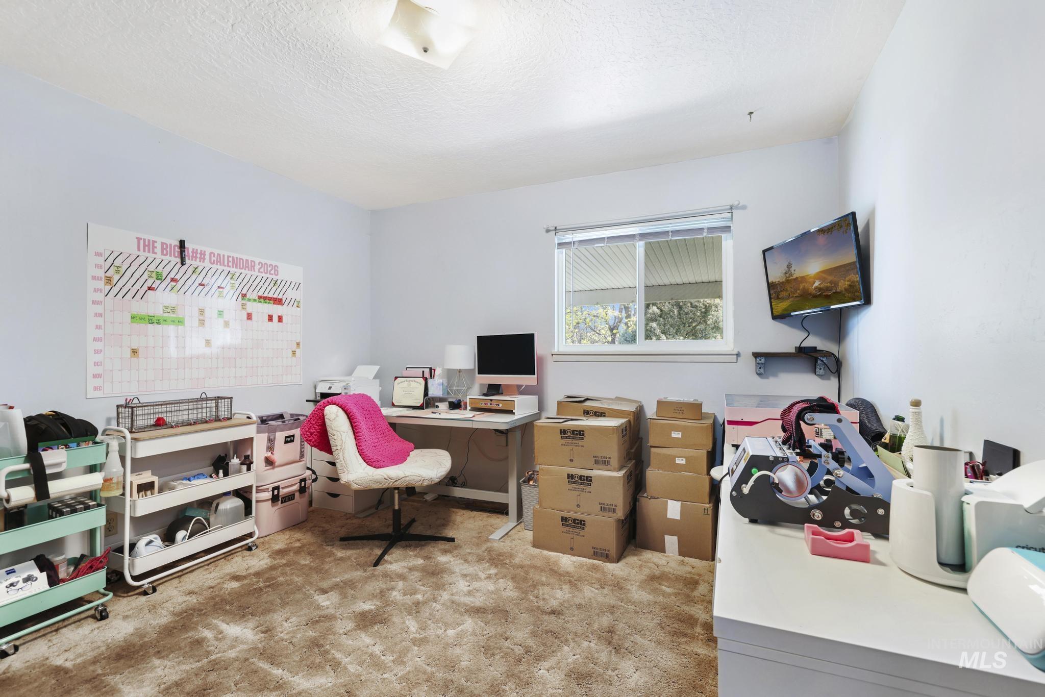 998 N Locust, Twin Falls, Idaho 83301, 4 Bedrooms, 2 Bathrooms, Residential For Sale, Price $385,000, 98981214