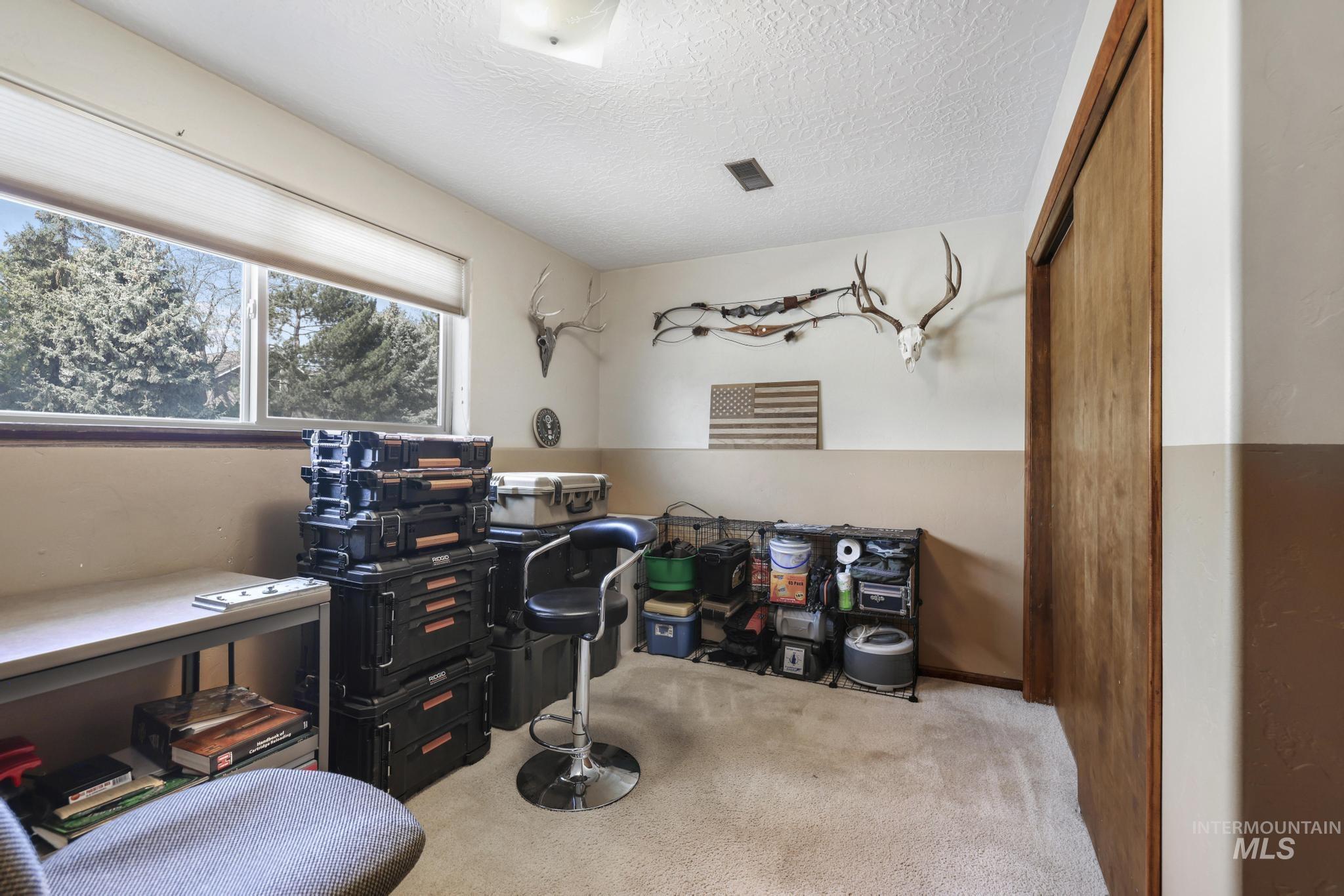 998 N Locust, Twin Falls, Idaho 83301, 4 Bedrooms, 2 Bathrooms, Residential For Sale, Price $385,000, 98981214