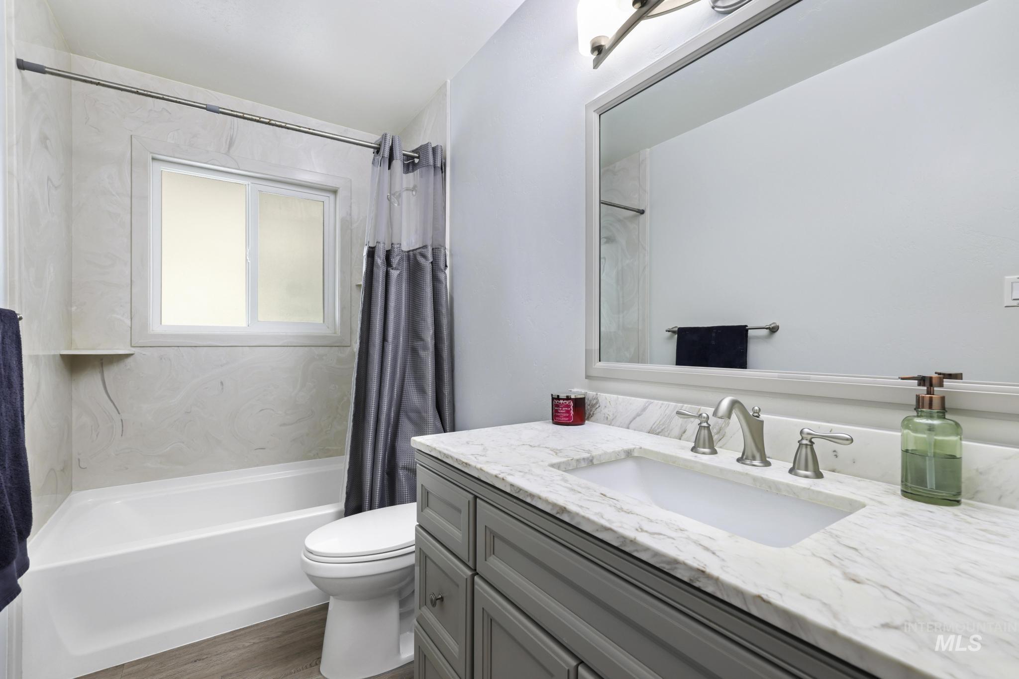 998 N Locust, Twin Falls, Idaho 83301, 4 Bedrooms, 2 Bathrooms, Residential For Sale, Price $385,000, 98981214