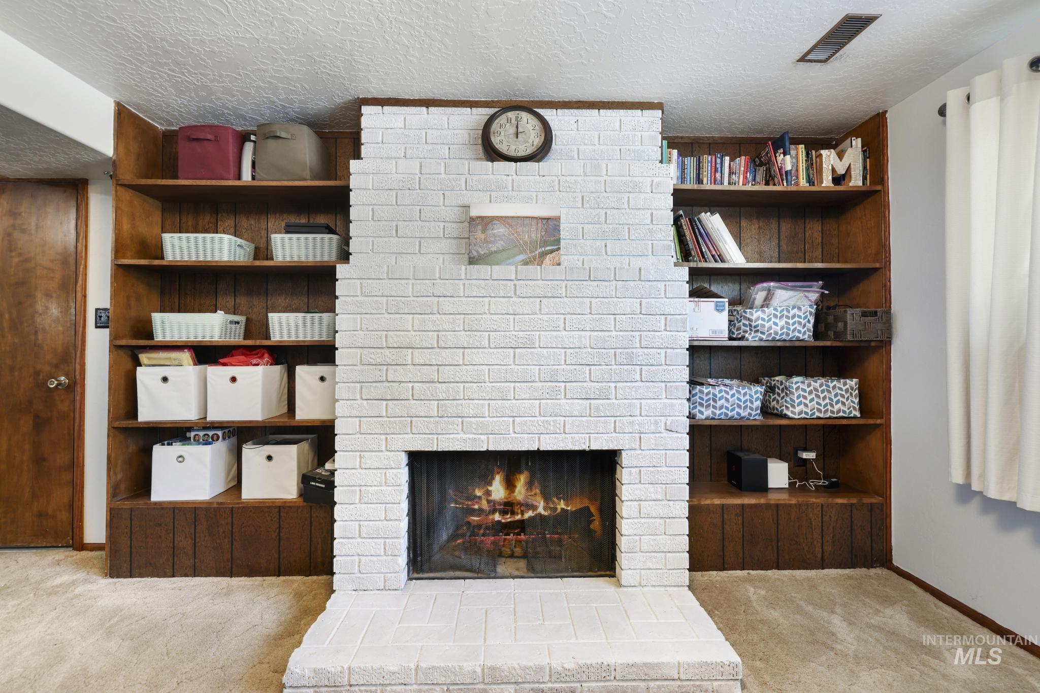 998 N Locust, Twin Falls, Idaho 83301, 4 Bedrooms, 2 Bathrooms, Residential For Sale, Price $385,000, 98981214