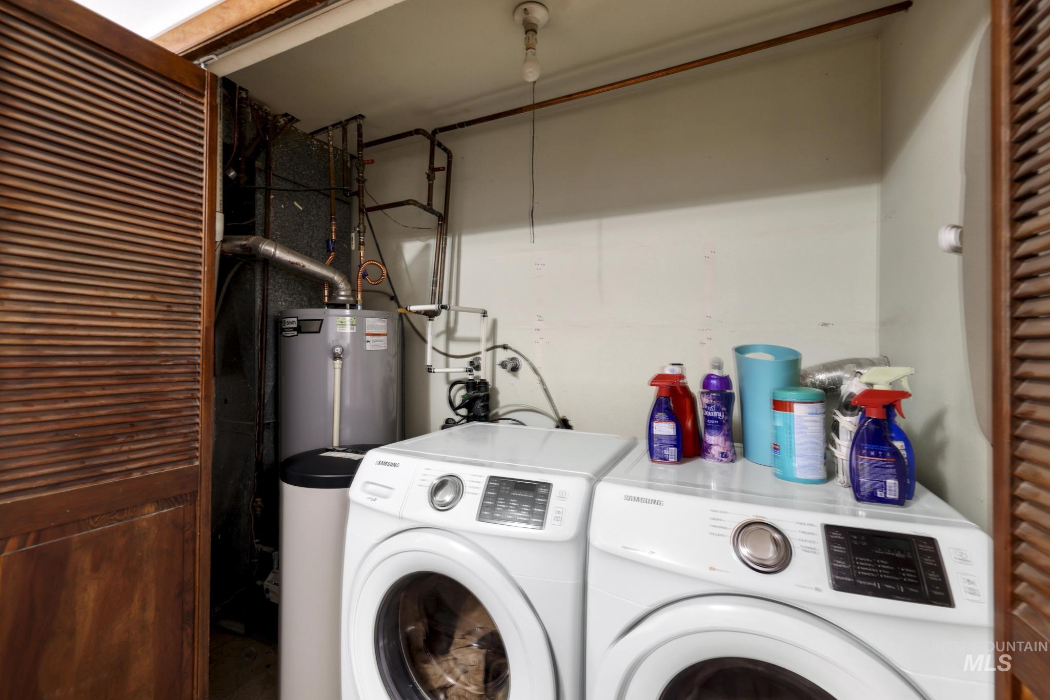 998 N Locust, Twin Falls, Idaho 83301, 4 Bedrooms, 2 Bathrooms, Residential For Sale, Price $385,000, 98981214