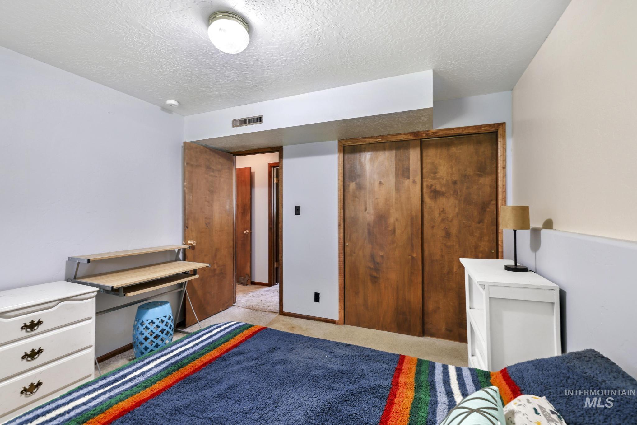 998 N Locust, Twin Falls, Idaho 83301, 4 Bedrooms, 2 Bathrooms, Residential For Sale, Price $385,000, 98981214