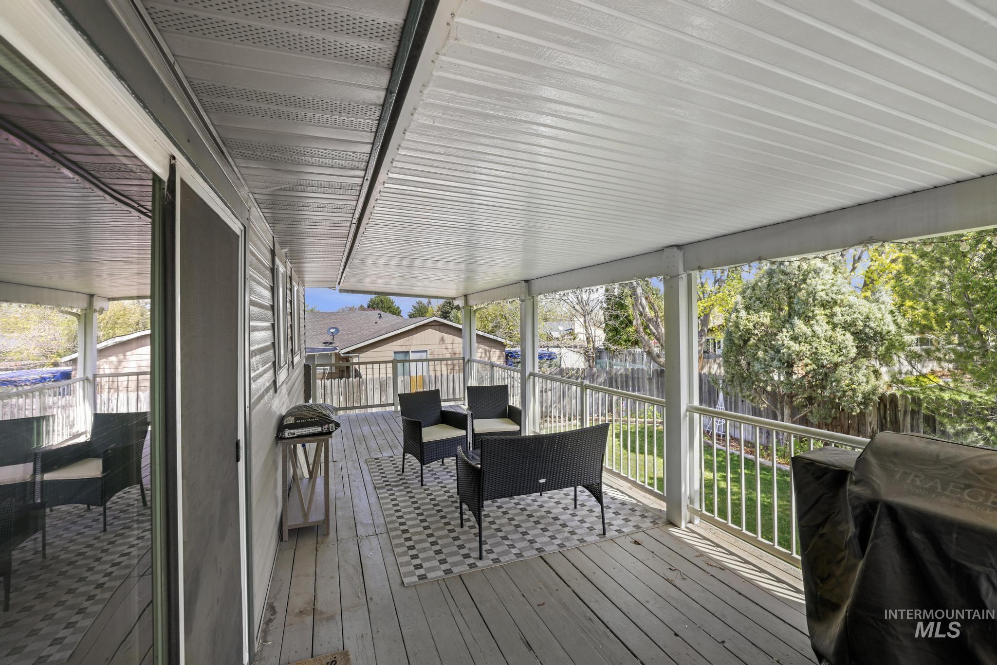 998 N Locust, Twin Falls, Idaho 83301, 4 Bedrooms, 2 Bathrooms, Residential For Sale, Price $385,000, 98981214