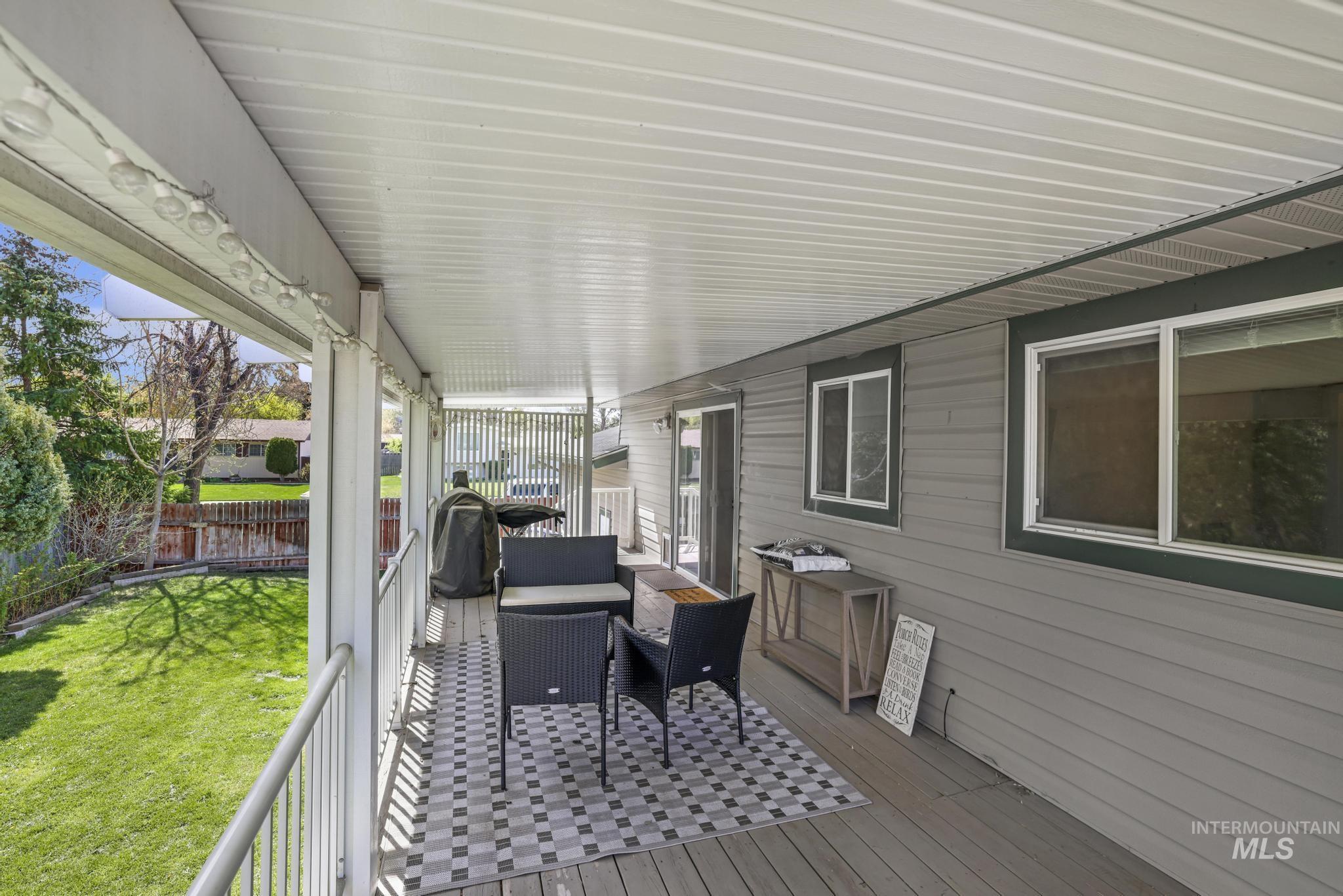 998 N Locust, Twin Falls, Idaho 83301, 4 Bedrooms, 2 Bathrooms, Residential For Sale, Price $385,000, 98981214