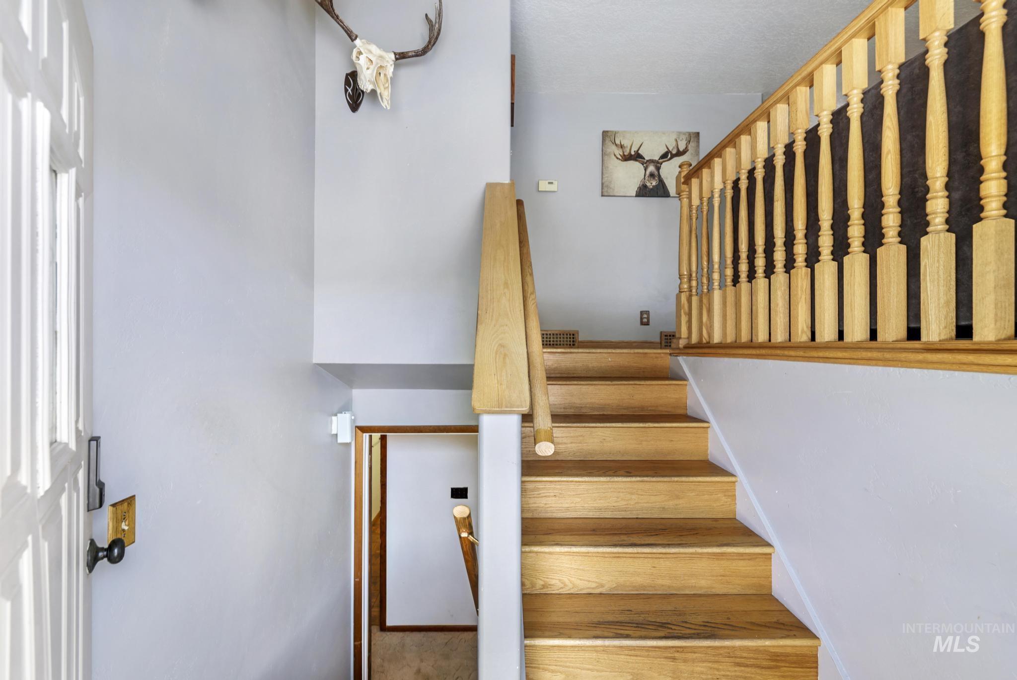 998 N Locust, Twin Falls, Idaho 83301, 4 Bedrooms, 2 Bathrooms, Residential For Sale, Price $385,000, 98981214