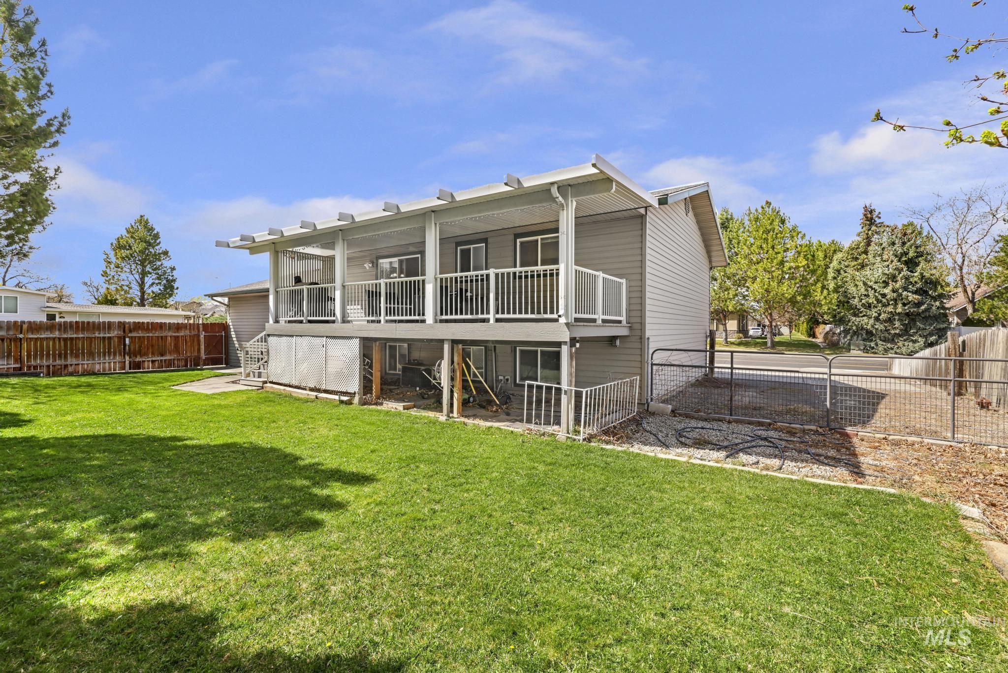 998 N Locust, Twin Falls, Idaho 83301, 4 Bedrooms, 2 Bathrooms, Residential For Sale, Price $385,000, 98981214