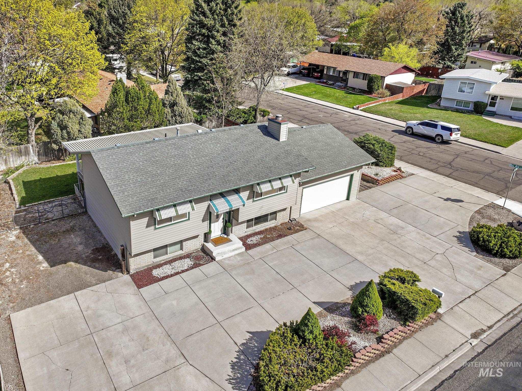 998 N Locust, Twin Falls, Idaho 83301, 4 Bedrooms, 2 Bathrooms, Residential For Sale, Price $385,000, 98981214