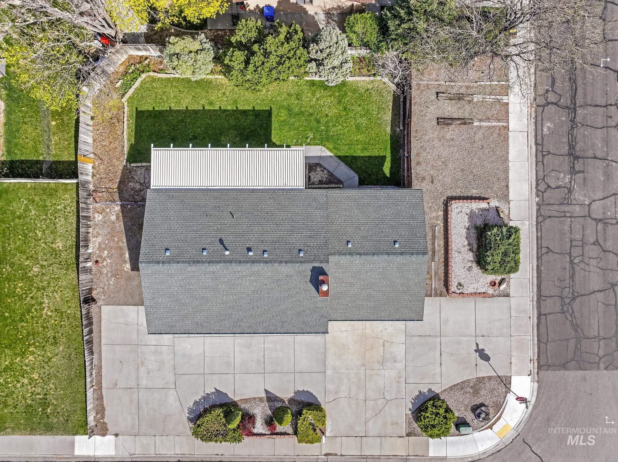 998 N Locust, Twin Falls, Idaho 83301, 4 Bedrooms, 2 Bathrooms, Residential For Sale, Price $385,000, 98981214