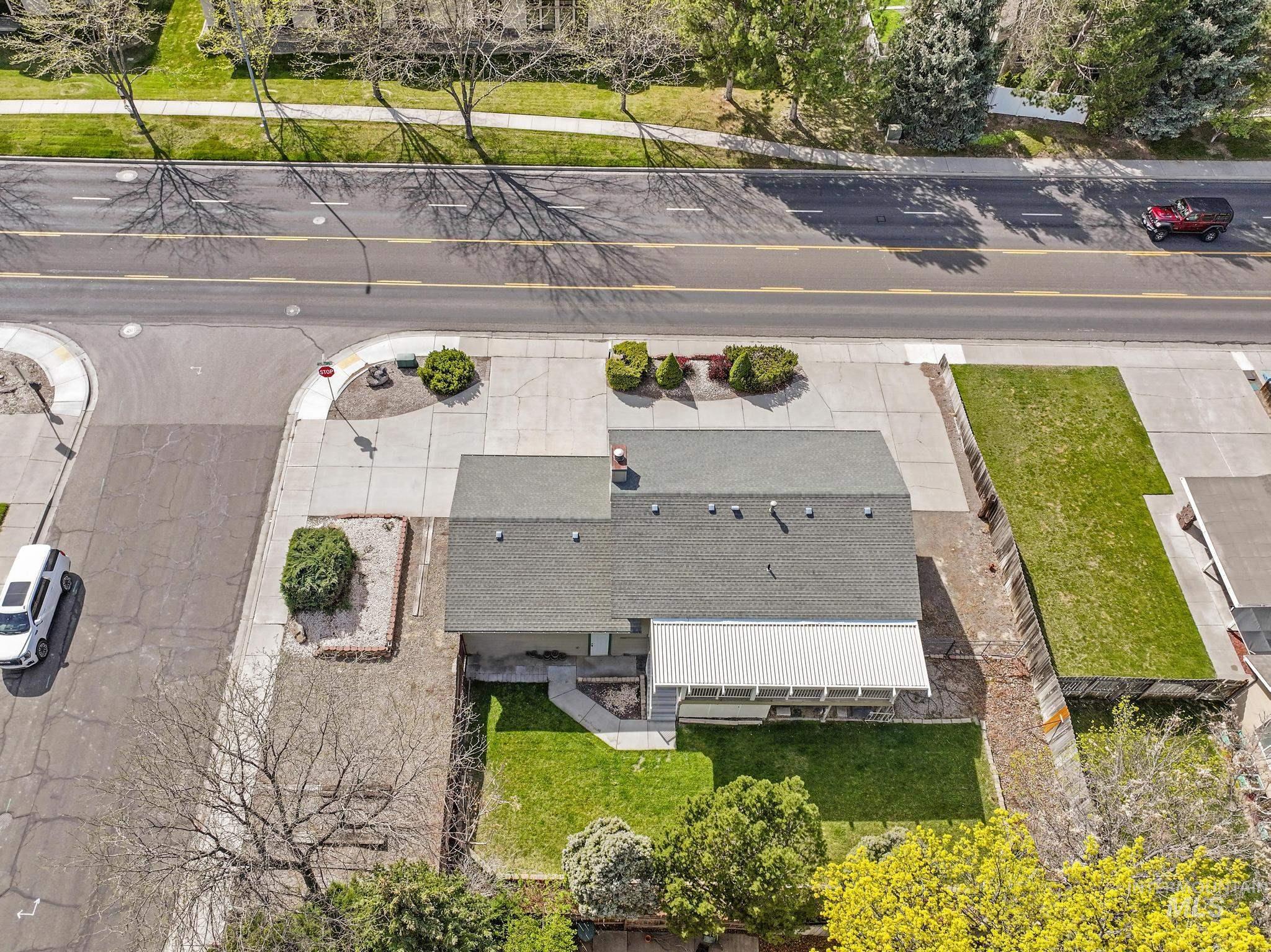 998 N Locust, Twin Falls, Idaho 83301, 4 Bedrooms, 2 Bathrooms, Residential For Sale, Price $385,000, 98981214