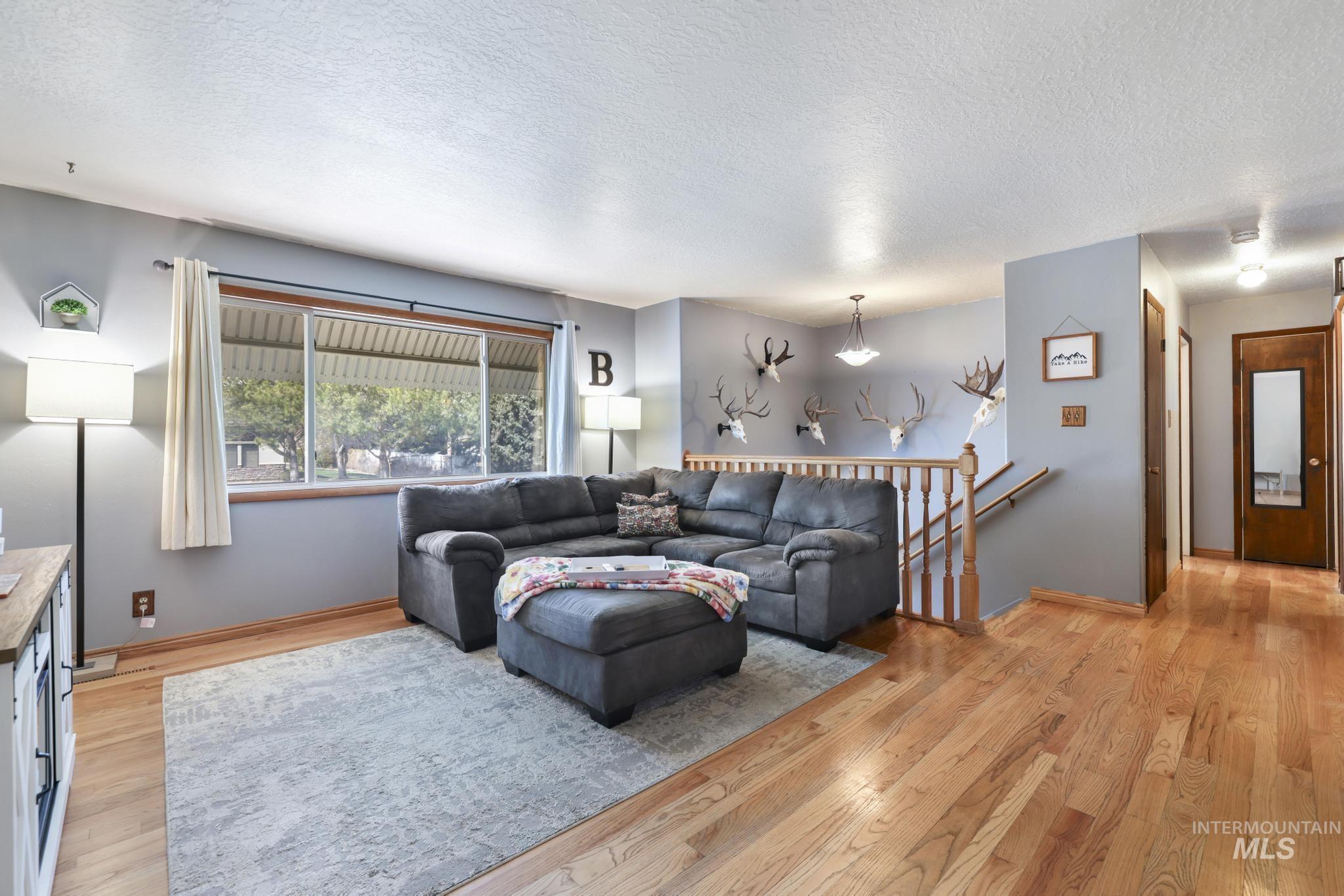 998 N Locust, Twin Falls, Idaho 83301, 4 Bedrooms, 2 Bathrooms, Residential For Sale, Price $385,000, 98981214