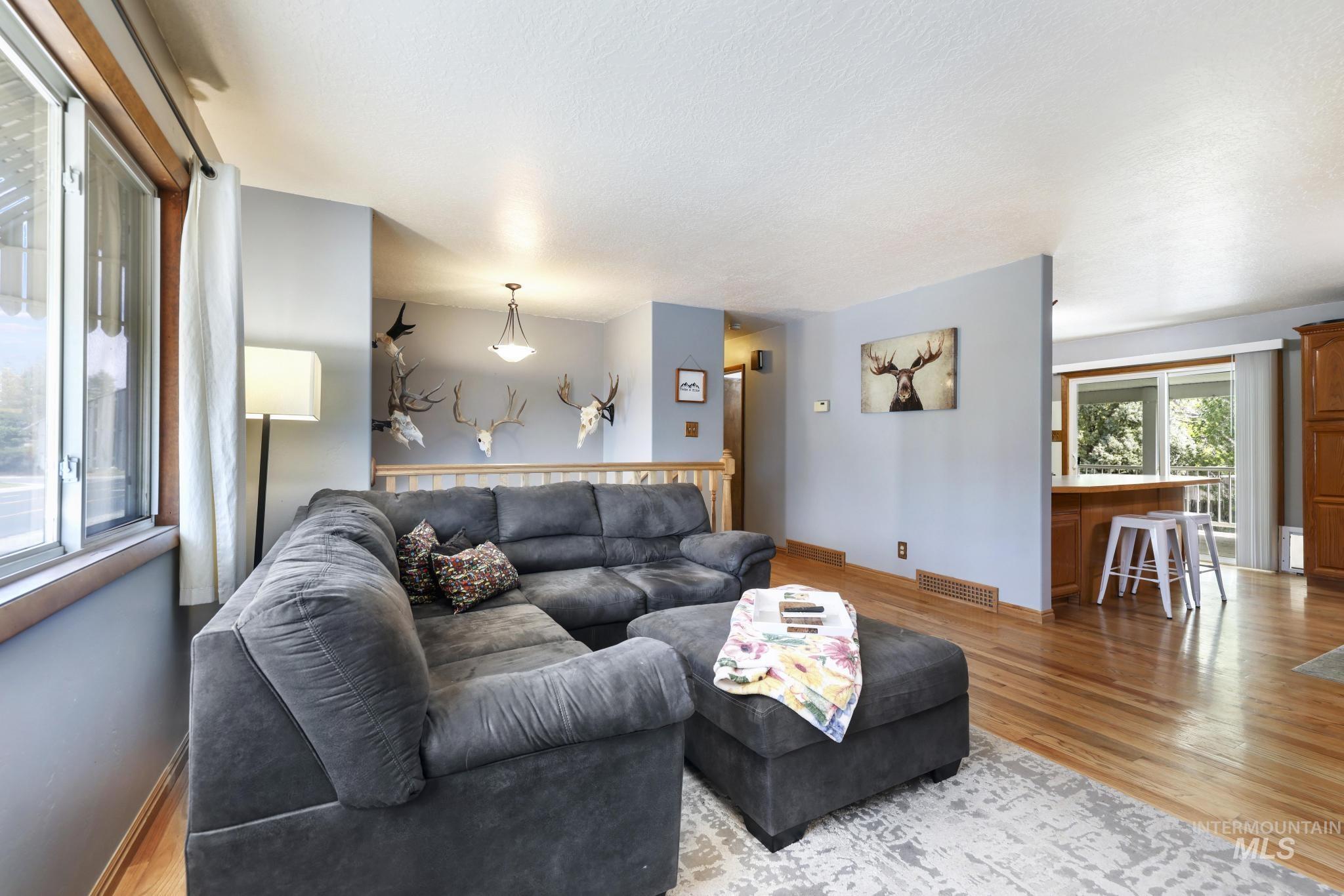 998 N Locust, Twin Falls, Idaho 83301, 4 Bedrooms, 2 Bathrooms, Residential For Sale, Price $385,000, 98981214