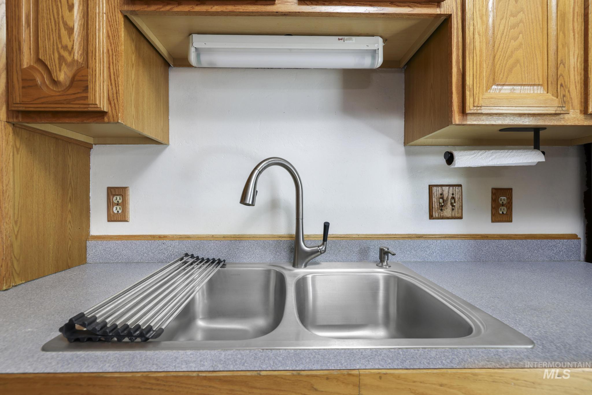 998 N Locust, Twin Falls, Idaho 83301, 4 Bedrooms, 2 Bathrooms, Residential For Sale, Price $385,000, 98981214