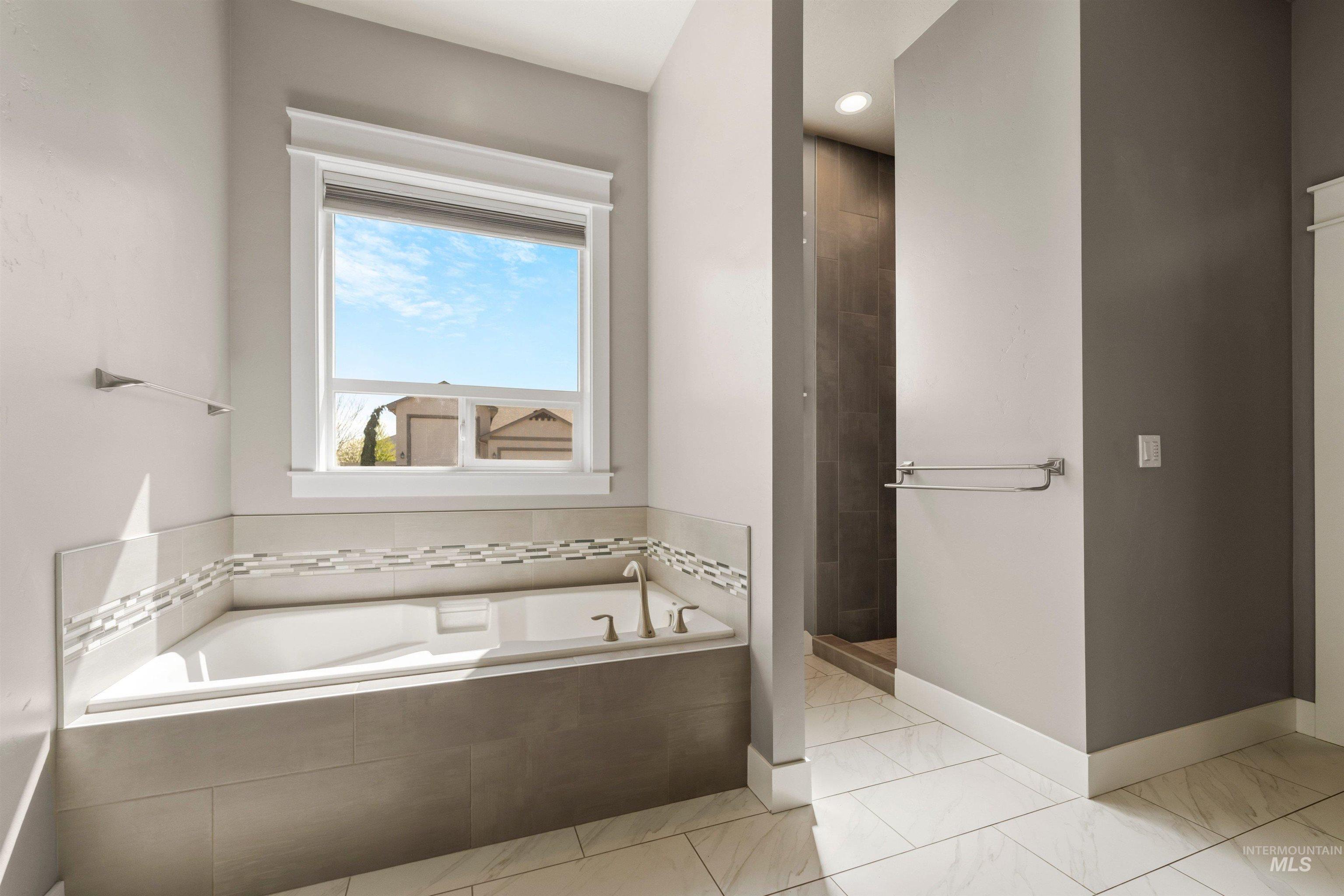 1360 N Bowknot Lake Way, Star, Idaho 83669, 4 Bedrooms, 3 Bathrooms, Residential For Sale, Price $889,000, 98981216