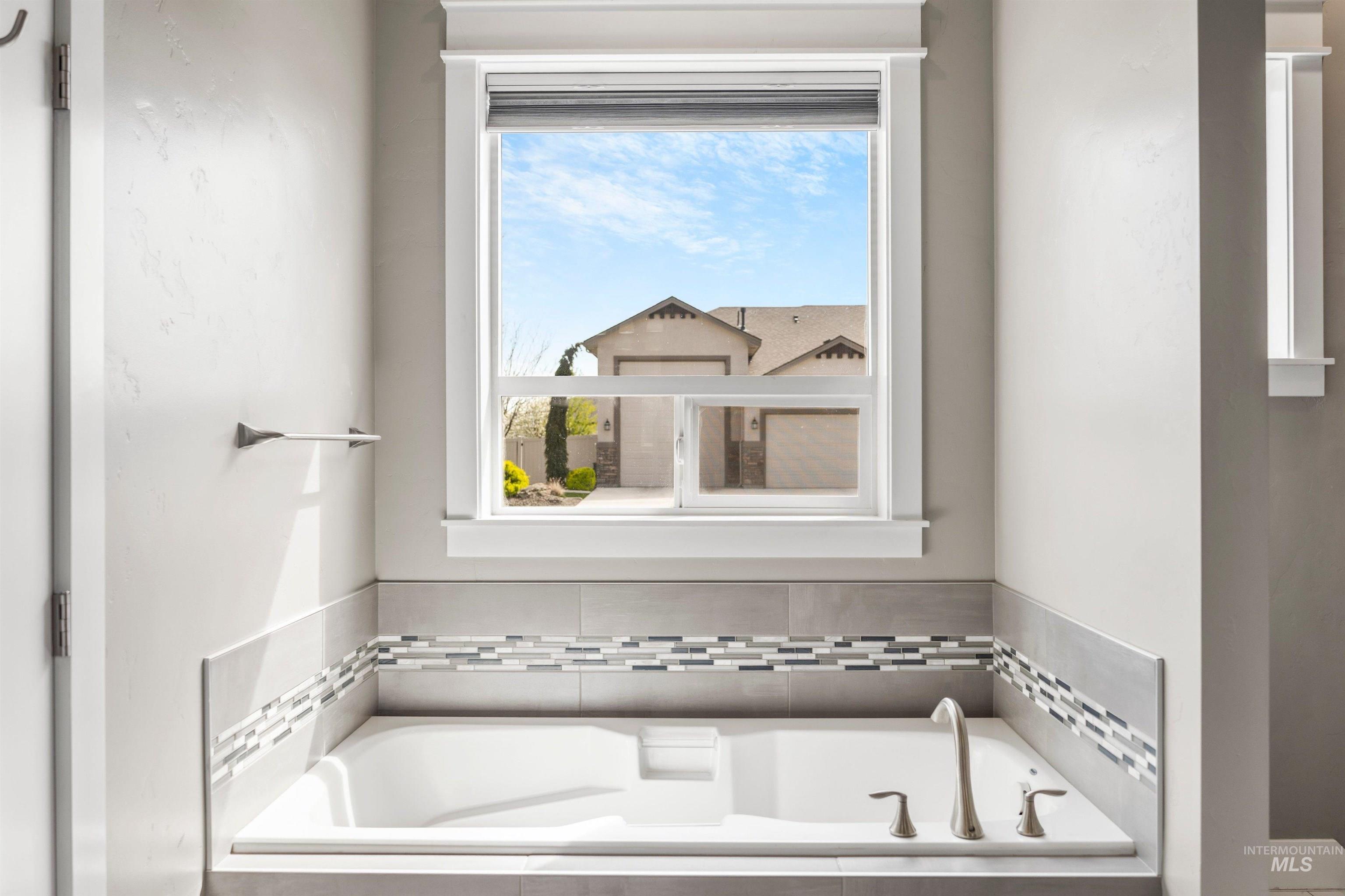 1360 N Bowknot Lake Way, Star, Idaho 83669, 4 Bedrooms, 3 Bathrooms, Residential For Sale, Price $889,000, 98981216