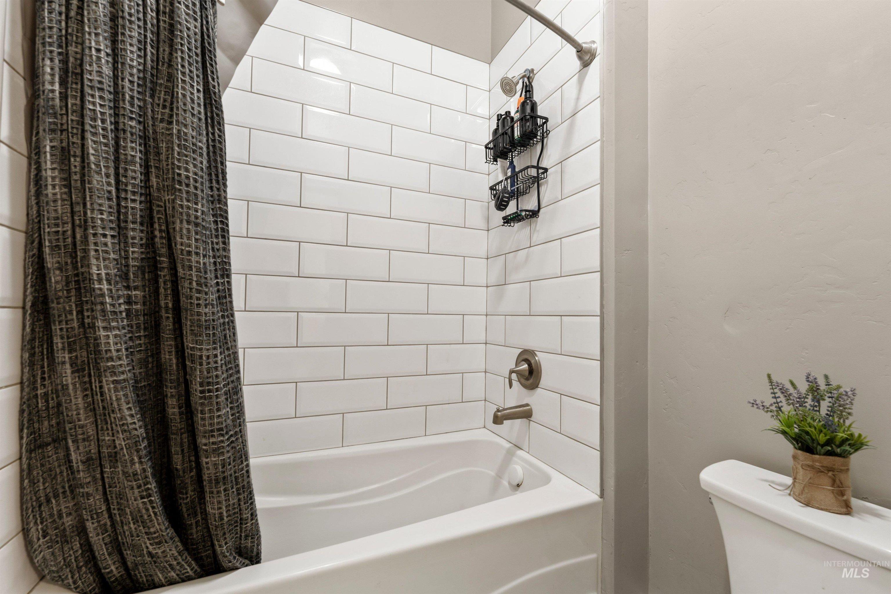 1360 N Bowknot Lake Way, Star, Idaho 83669, 4 Bedrooms, 3 Bathrooms, Residential For Sale, Price $889,000, 98981216