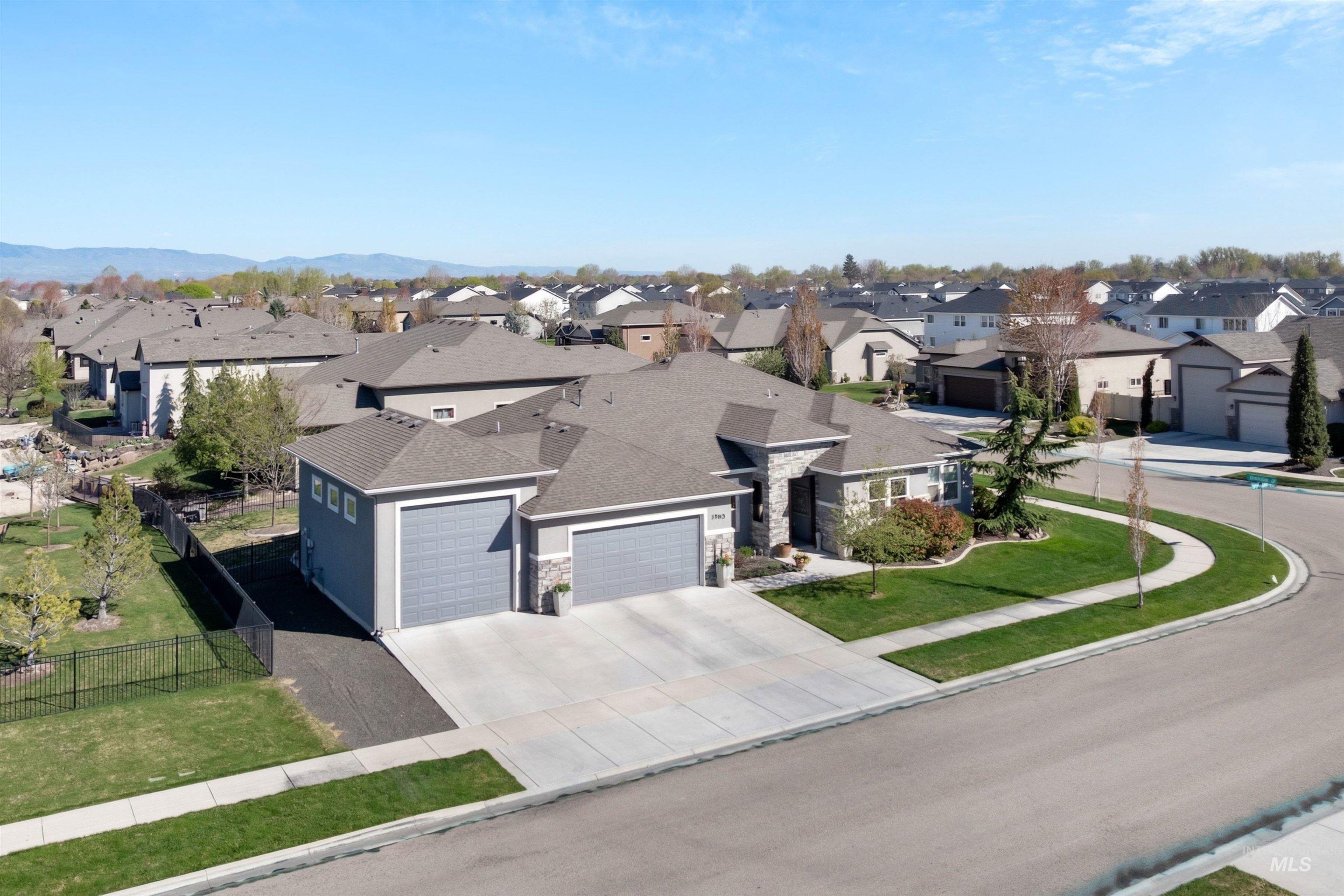 1360 N Bowknot Lake Way, Star, Idaho 83669, 4 Bedrooms, 3 Bathrooms, Residential For Sale, Price $889,000, 98981216