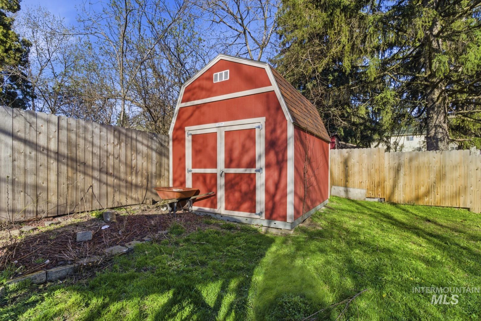 614 Kenneth St, Moscow, Idaho 83843, 3 Bedrooms, 1 Bathroom, Residential For Sale, Price $365,000, 98981217