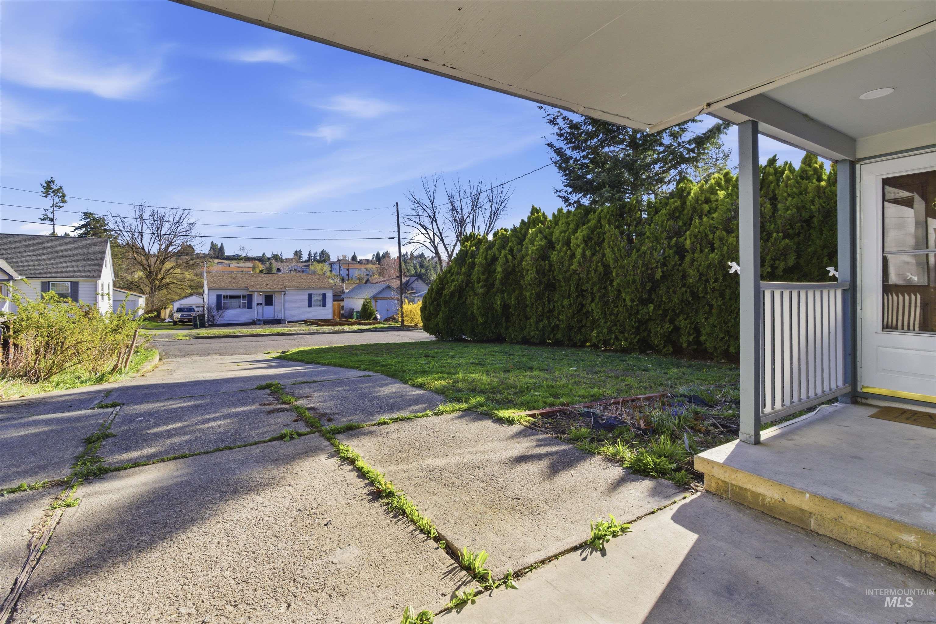 614 Kenneth St, Moscow, Idaho 83843, 3 Bedrooms, 1 Bathroom, Residential For Sale, Price $365,000, 98981217