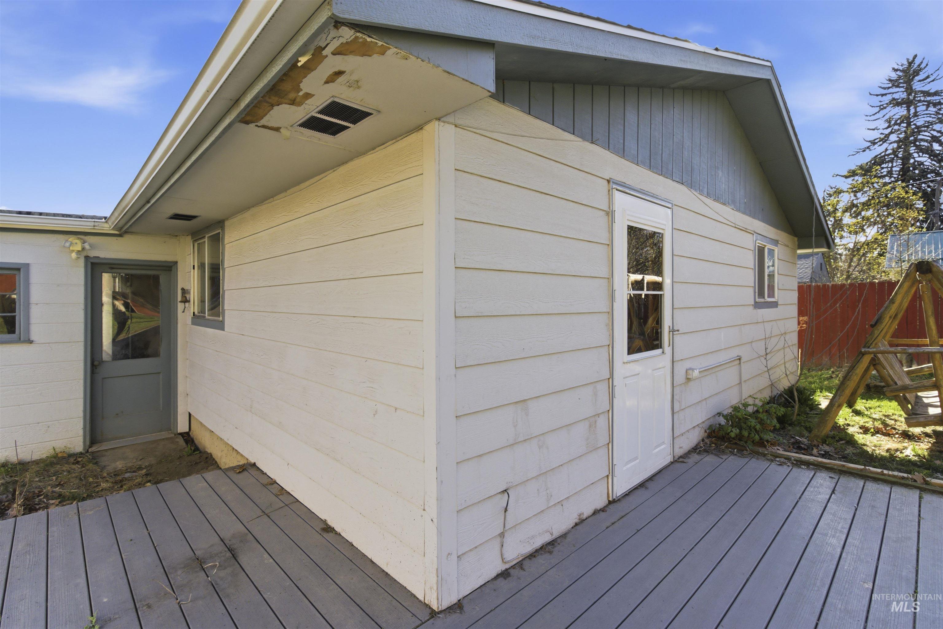 614 Kenneth St, Moscow, Idaho 83843, 3 Bedrooms, 1 Bathroom, Residential For Sale, Price $365,000, 98981217