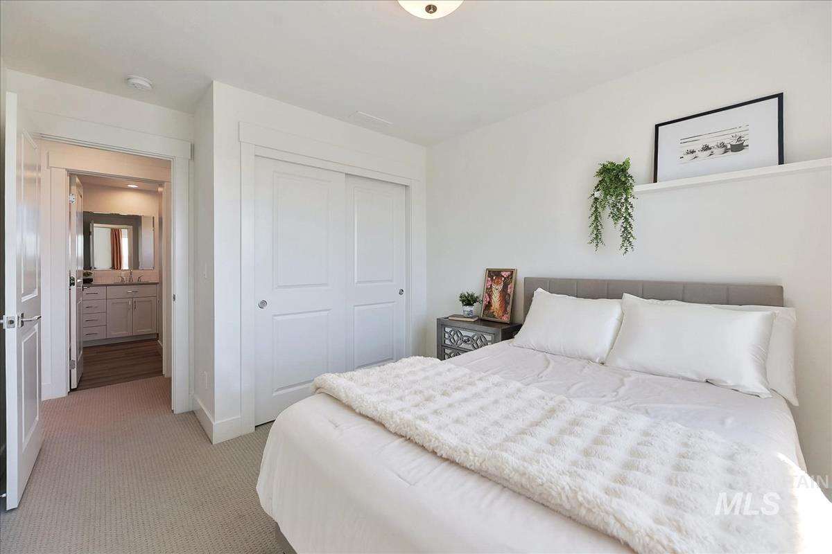 8881 W Snow Wolf Dr, Star, Idaho 83669, 3 Bedrooms, 2.5 Bathrooms, Residential For Sale, Price $550,000, 98981219