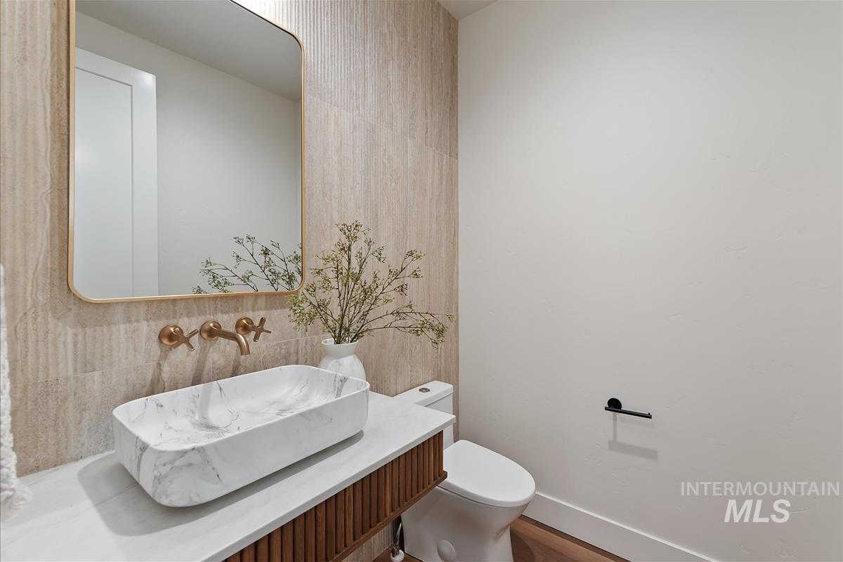 8085 Quail Hollow Dr, Middleton, Idaho 83644, 4 Bedrooms, 4.5 Bathrooms, Residential For Sale, Price $1,699,900, 98981220