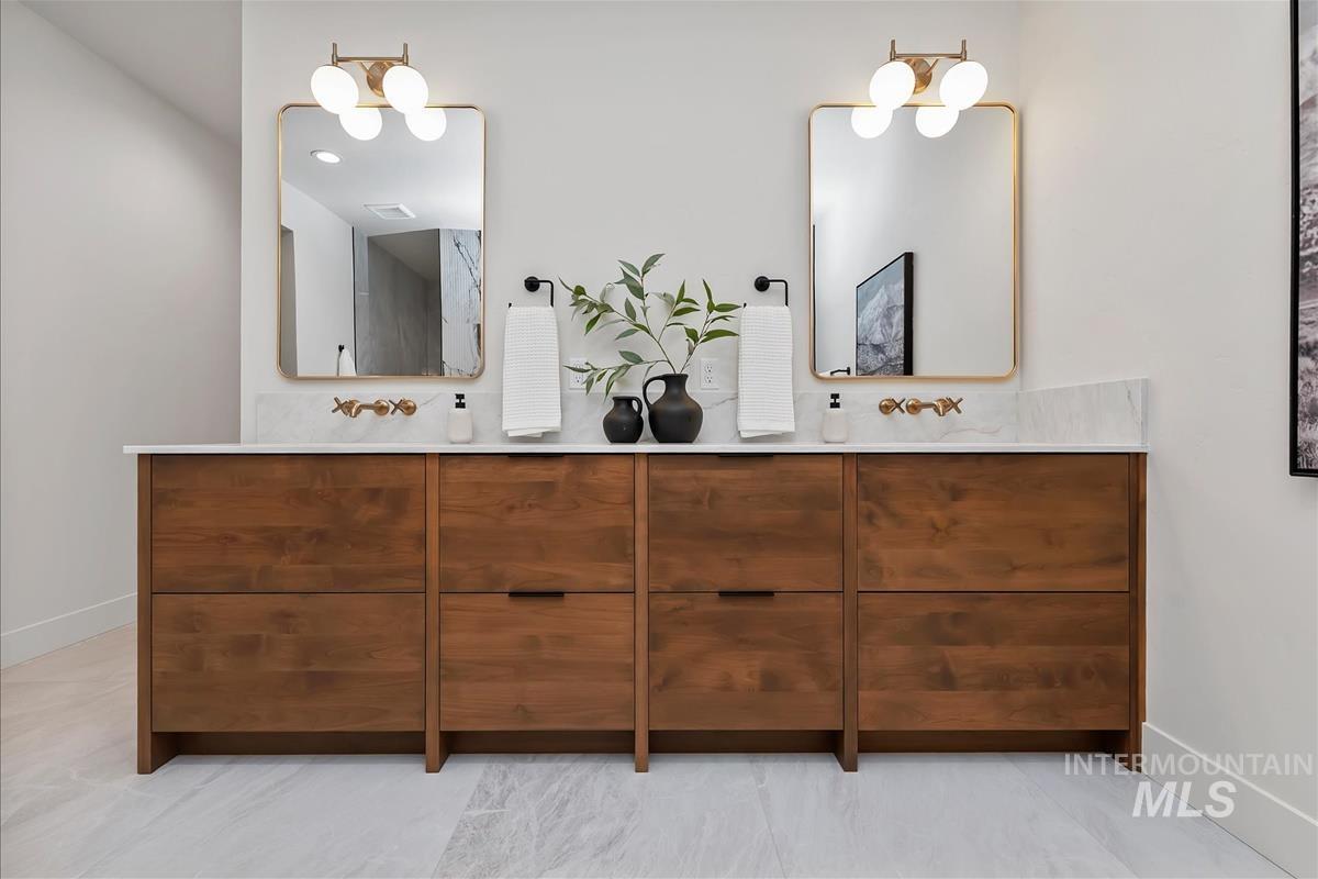 8085 Quail Hollow Dr, Middleton, Idaho 83644, 4 Bedrooms, 4.5 Bathrooms, Residential For Sale, Price $1,699,900, 98981220