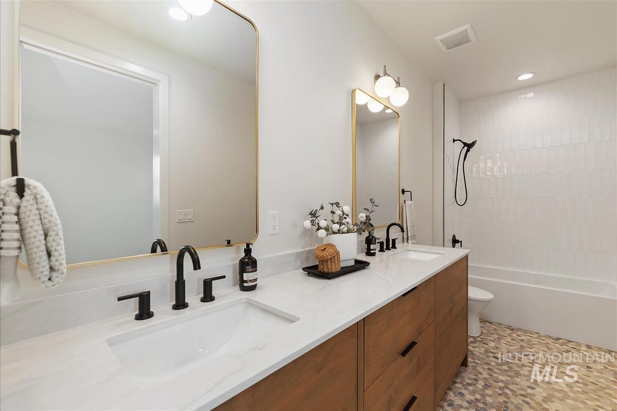 8085 Quail Hollow Dr, Middleton, Idaho 83644, 4 Bedrooms, 4.5 Bathrooms, Residential For Sale, Price $1,699,900, 98981220