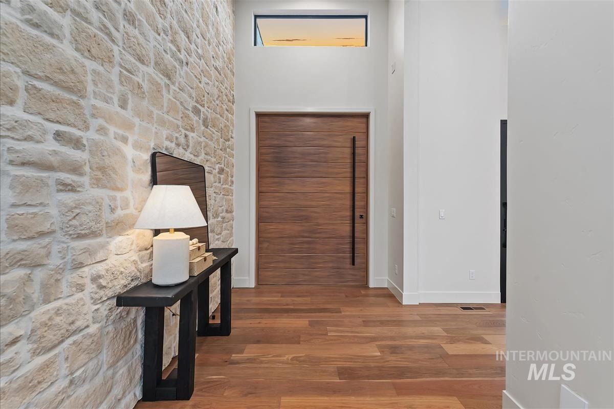 8085 Quail Hollow Dr, Middleton, Idaho 83644, 4 Bedrooms, 4.5 Bathrooms, Residential For Sale, Price $1,699,900, 98981220