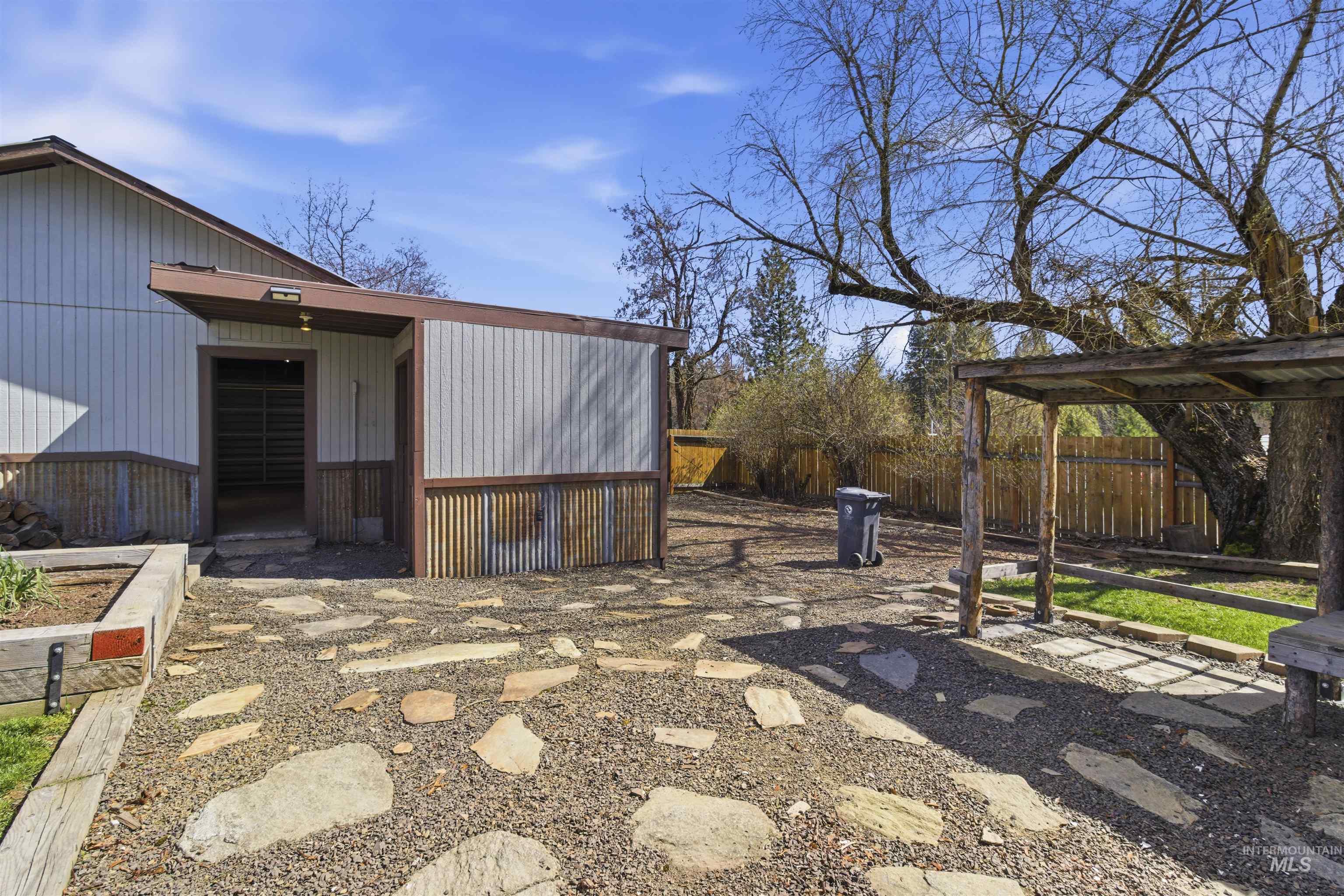 600 Main St, Deary, Idaho 83832, 2 Bedrooms, 2 Bathrooms, Residential For Sale, Price $315,000, 98981224