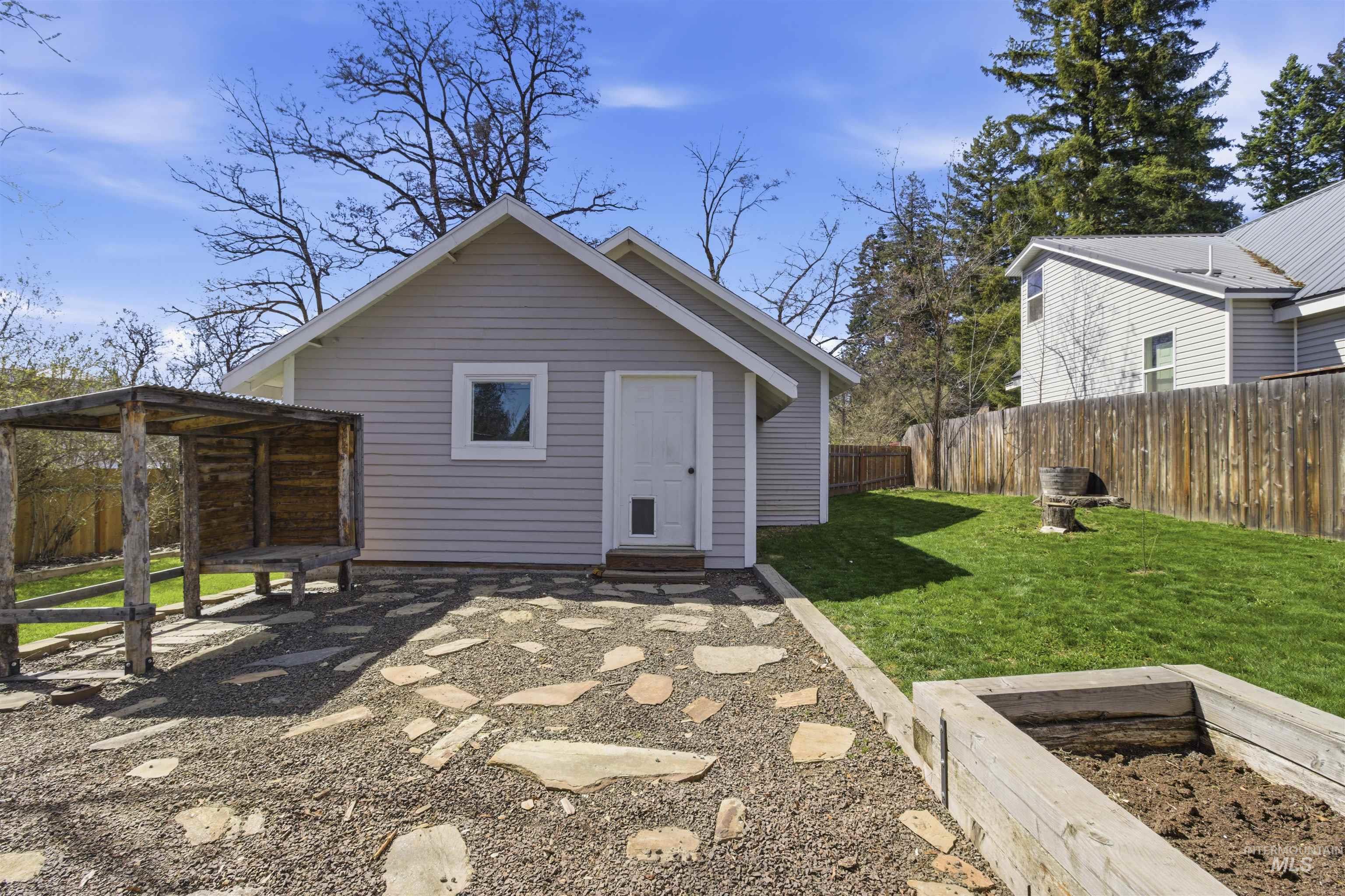 600 Main St, Deary, Idaho 83832, 2 Bedrooms, 2 Bathrooms, Residential For Sale, Price $315,000, 98981224