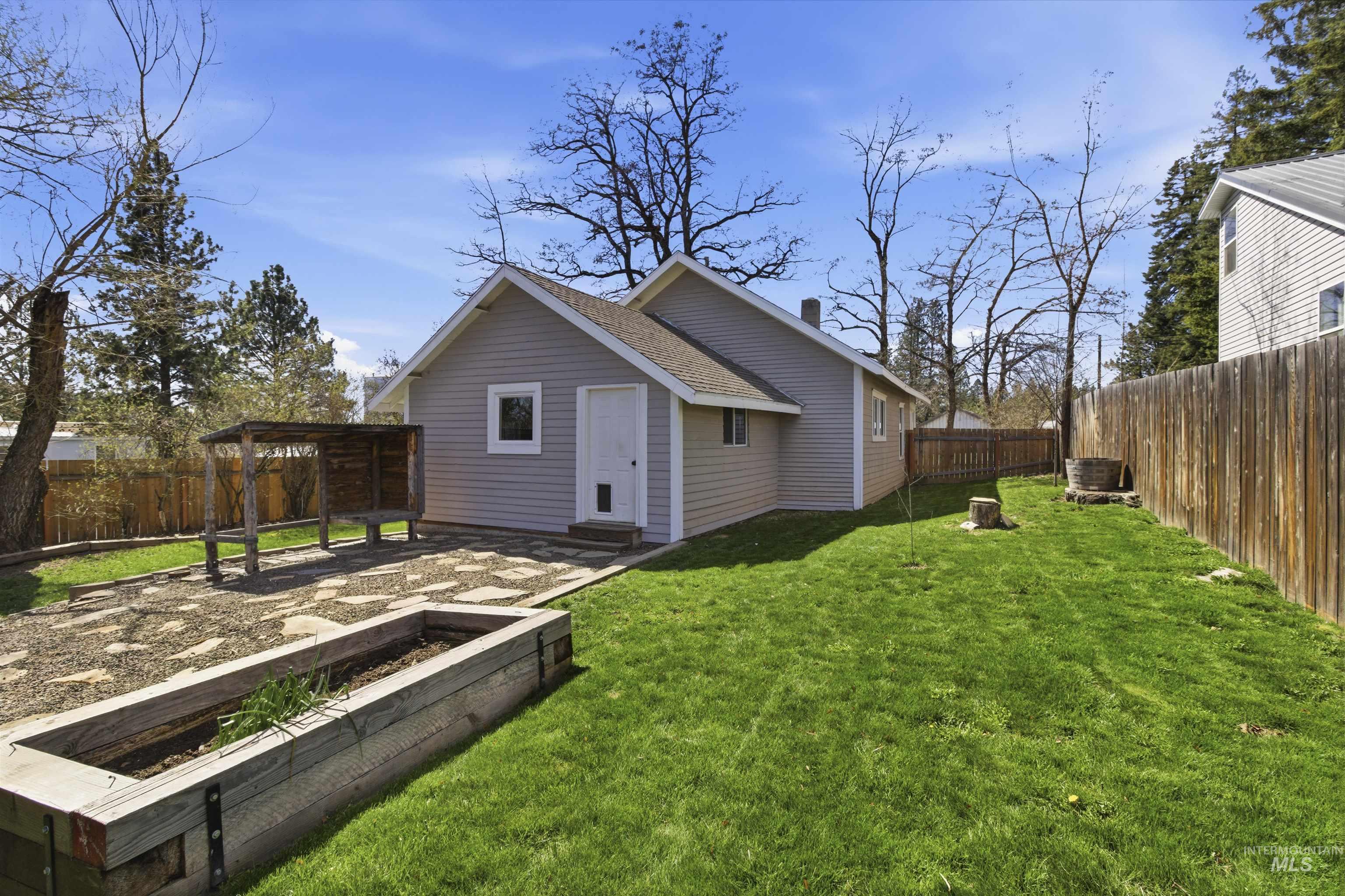 600 Main St, Deary, Idaho 83832, 2 Bedrooms, 2 Bathrooms, Residential For Sale, Price $315,000, 98981224