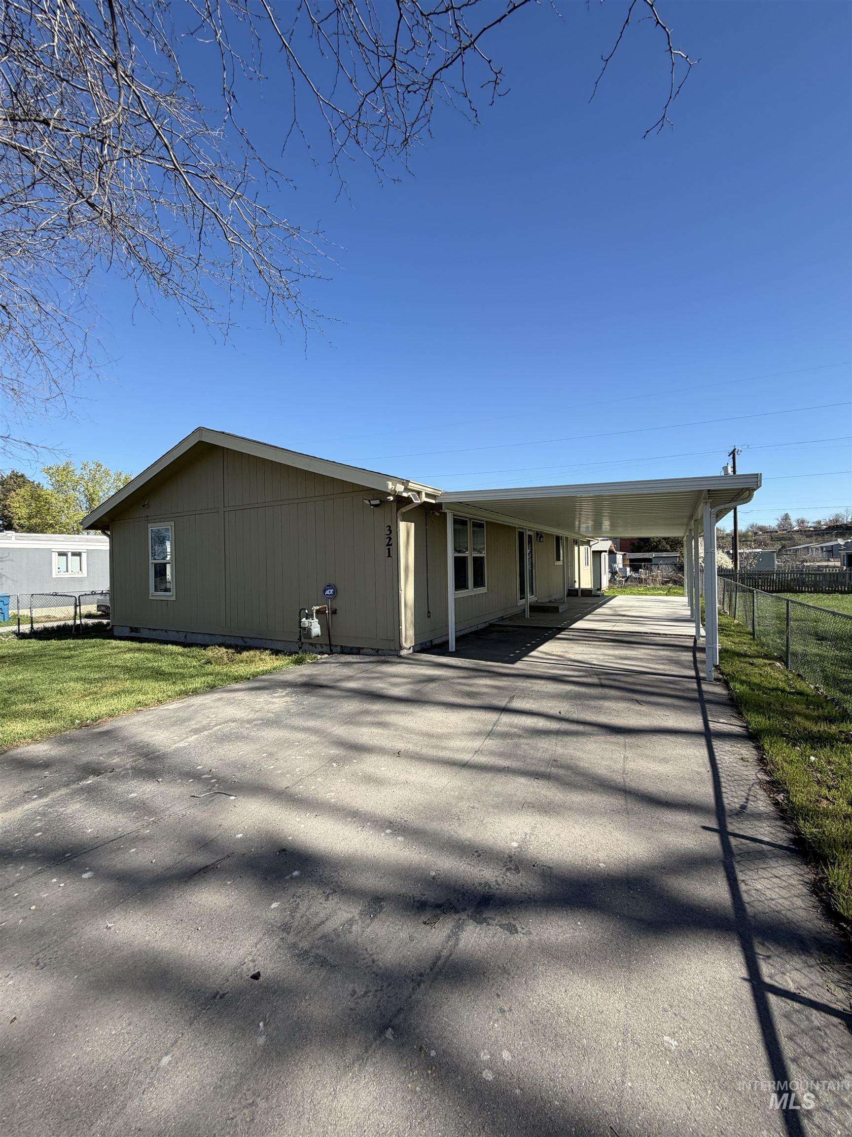 321 Joliet St, Caldwell, Idaho 83605, 3 Bedrooms, 2 Bathrooms, Residential For Sale, Price $220,000, 98981226