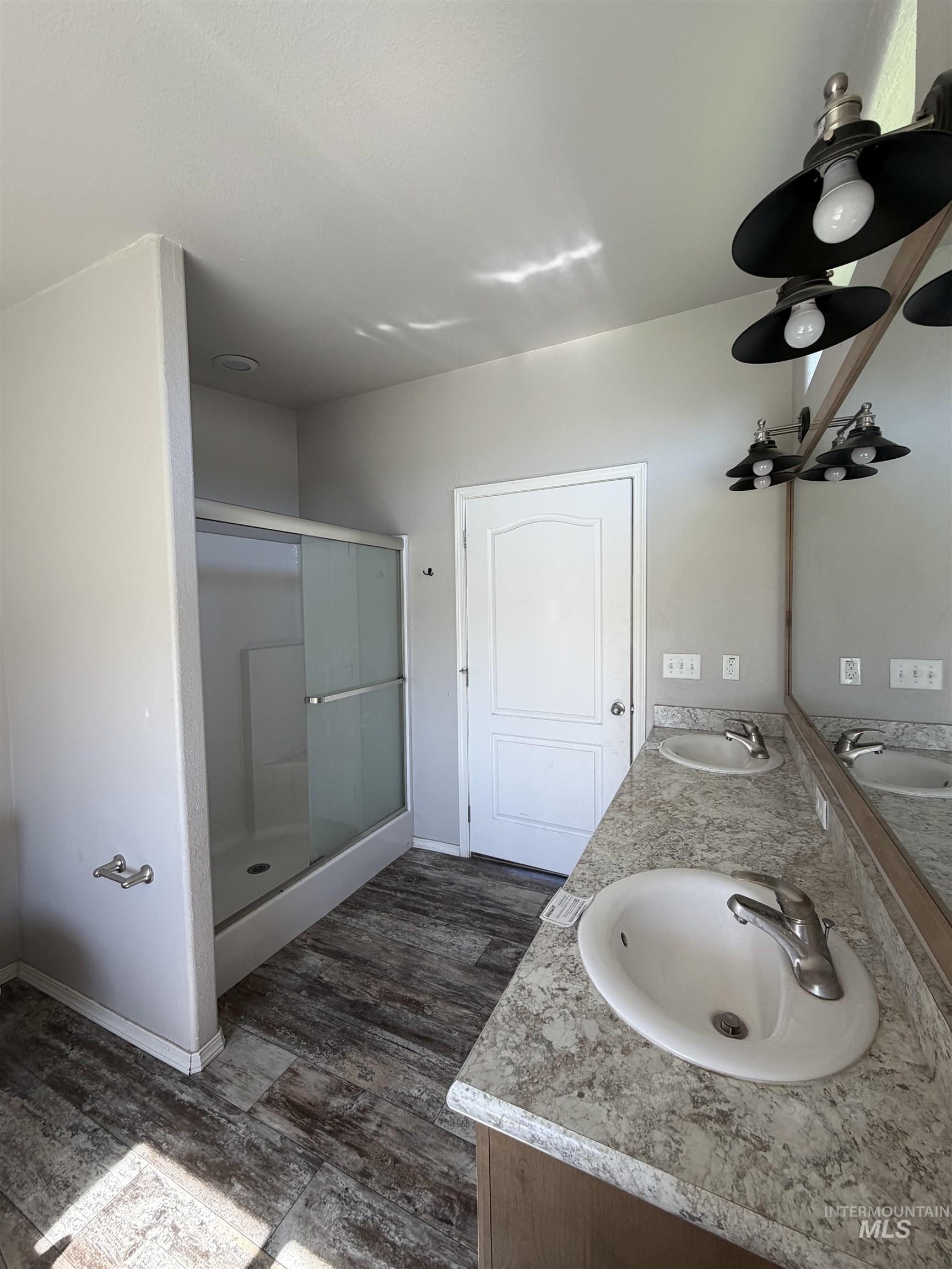 321 Joliet St, Caldwell, Idaho 83605, 3 Bedrooms, 2 Bathrooms, Residential For Sale, Price $220,000, 98981226