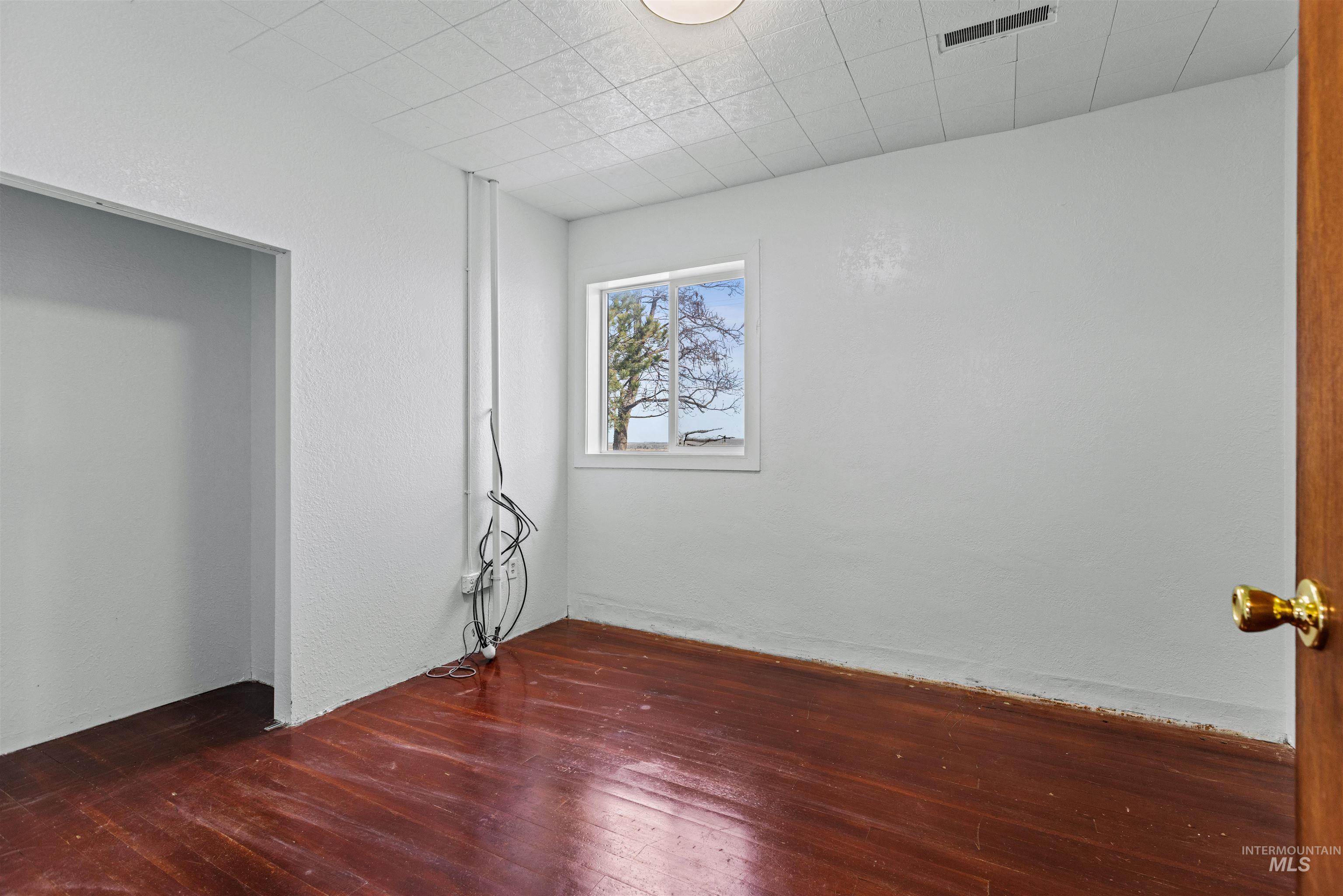 5168 Jump Creek Rd, Homedale, Idaho 83628-3677, 3 Bedrooms, 1.5 Bathrooms, Residential For Sale, Price $450,000, 98981231