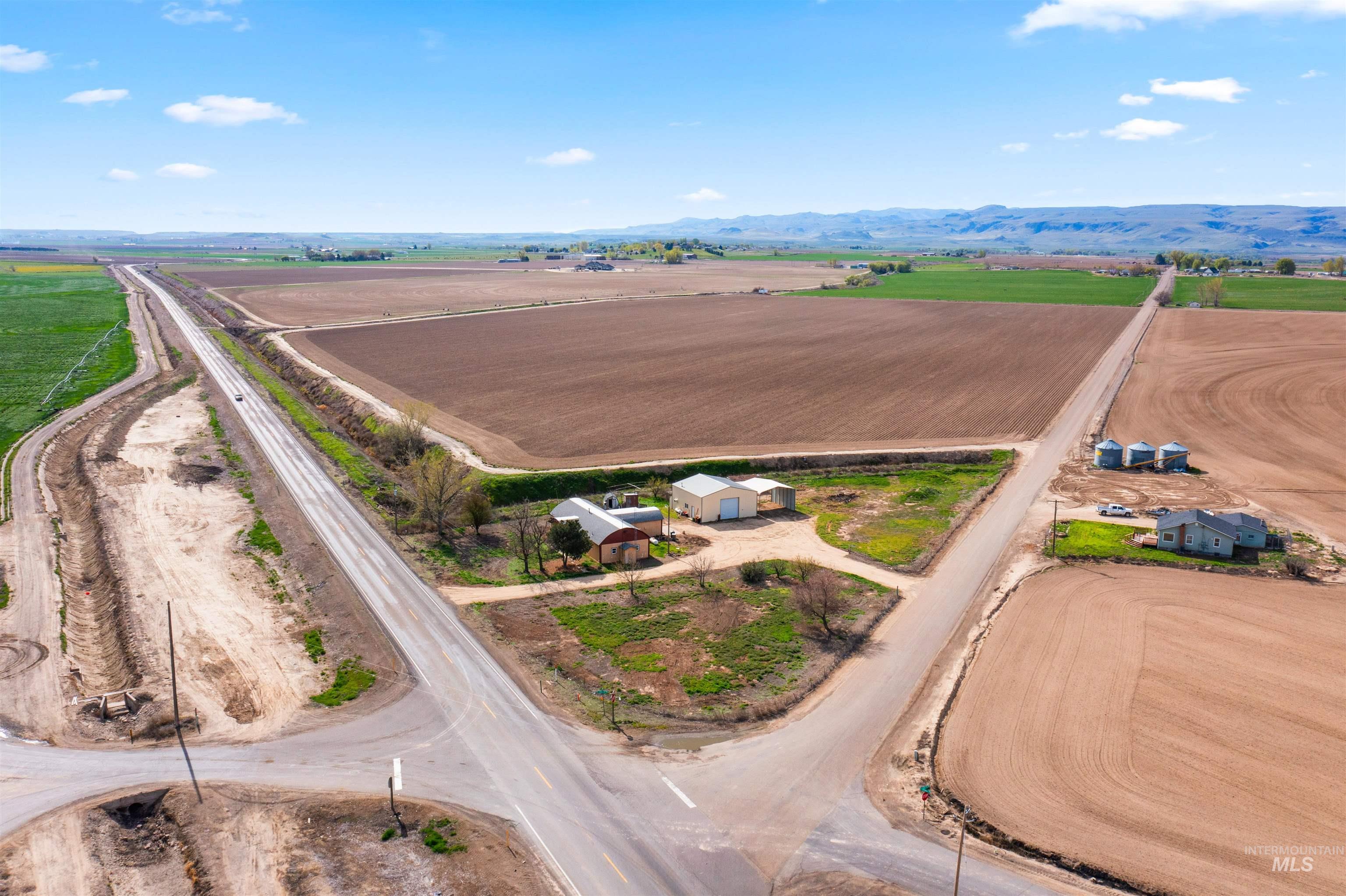 5168 Jump Creek Rd, Homedale, Idaho 83628-3677, 3 Bedrooms, 1.5 Bathrooms, Residential For Sale, Price $450,000, 98981231